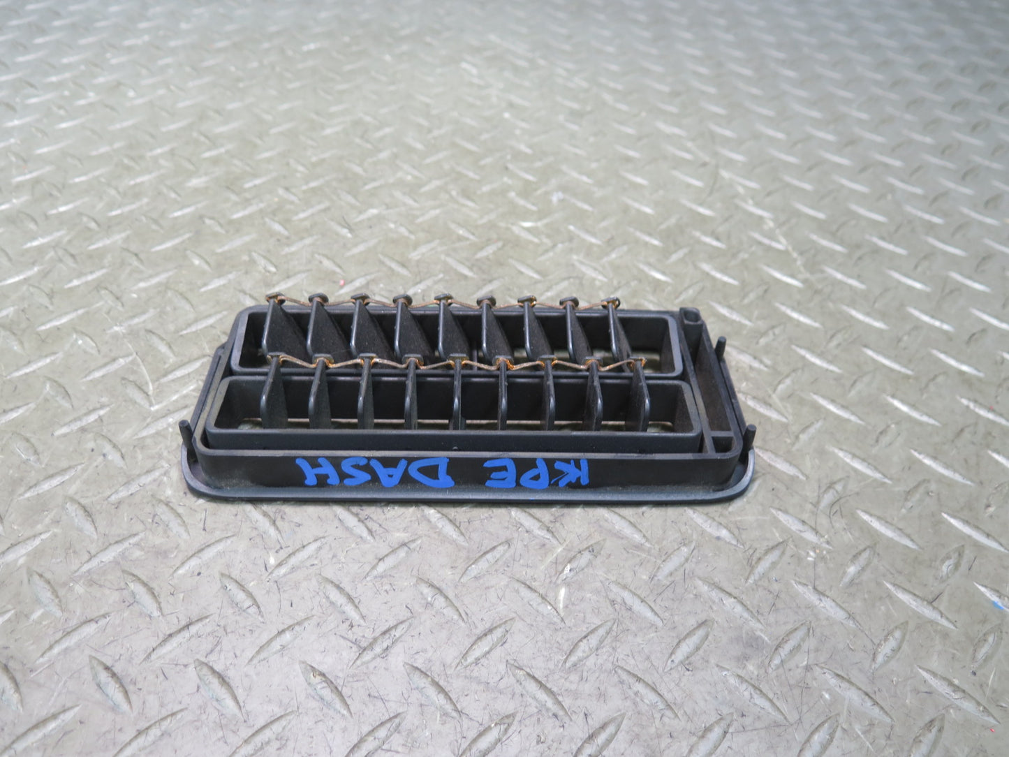 1984-1986 Porsche 928 S Front Center Console Dash Air Vent Grille