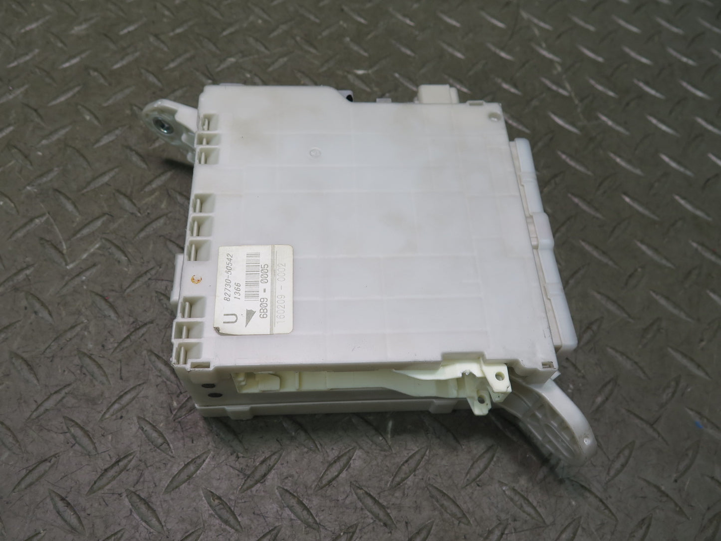 08-12 Lexus UVF46L LS600h LS460 Front Left Interior Cabin Fuse Relay Box Module