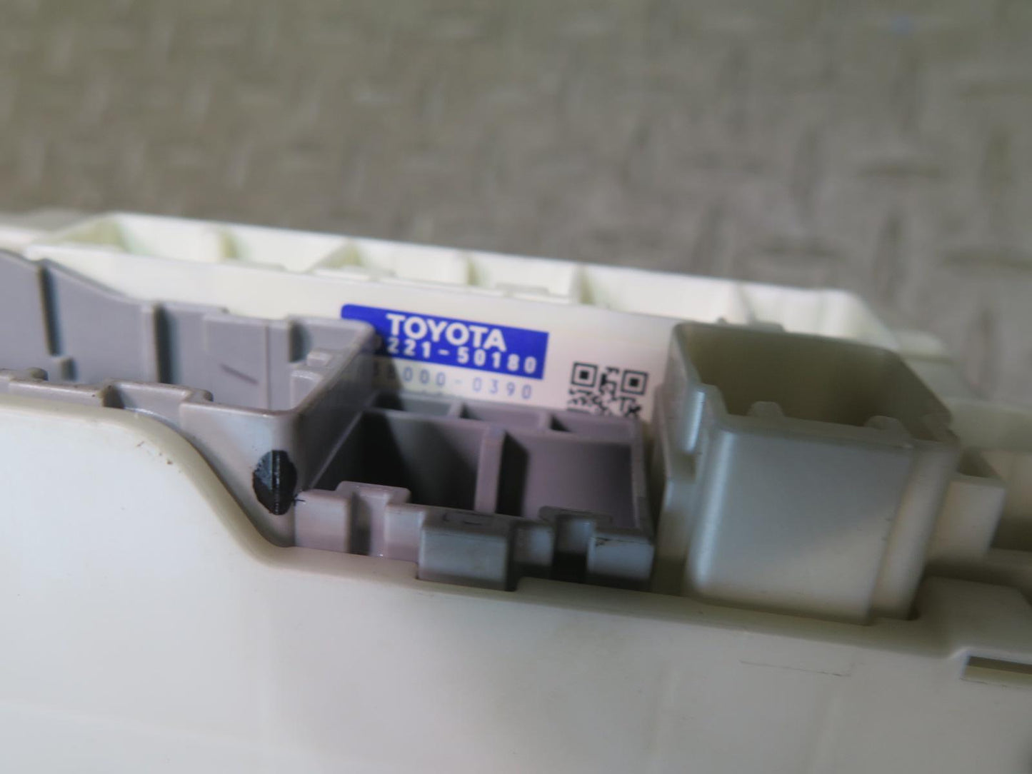 08-12 Lexus UVF46L LS600h LS460 Front Left Interior Cabin Fuse Relay Box Module