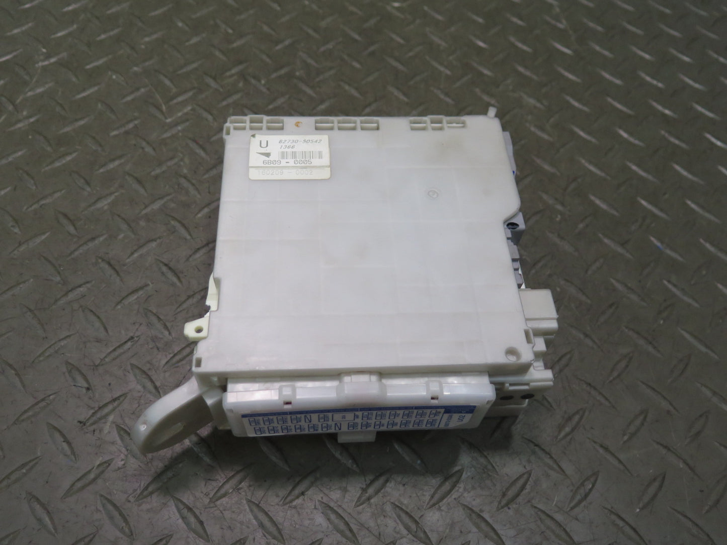 08-12 Lexus UVF46L LS600h LS460 Front Left Interior Cabin Fuse Relay Box Module