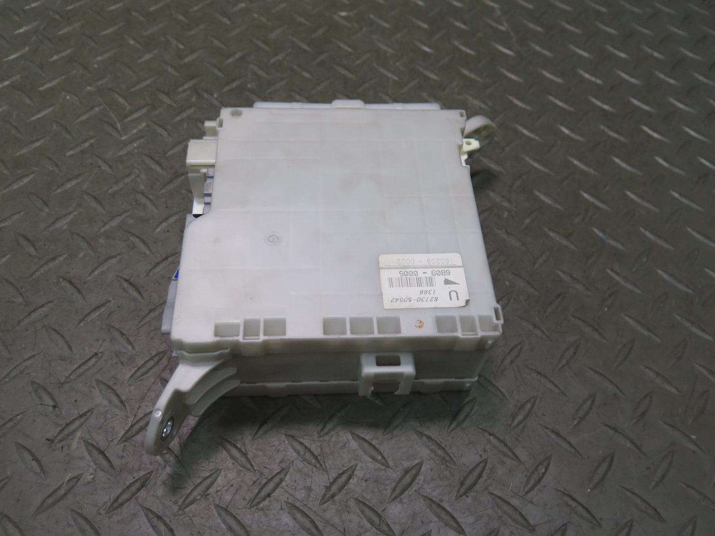 08-12 Lexus UVF46L LS600h LS460 Front Left Interior Cabin Fuse Relay Box Module