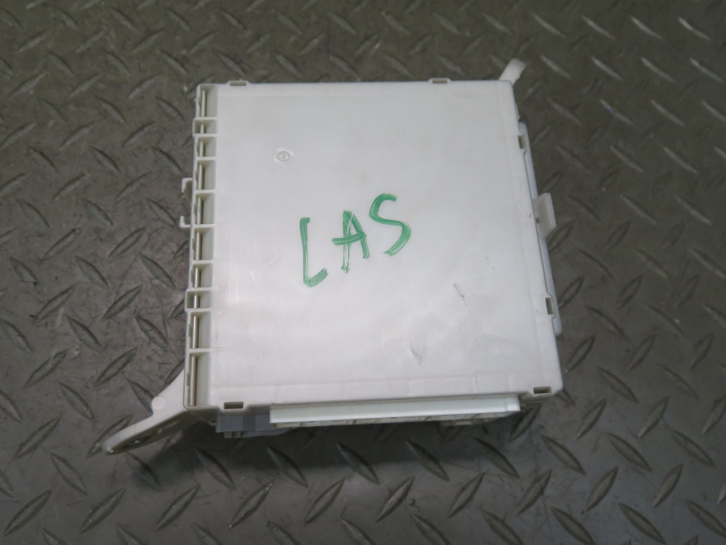 08-12 Lexus UVF46L LS600h LS460 Front Left Interior Cabin Fuse Relay Box Module