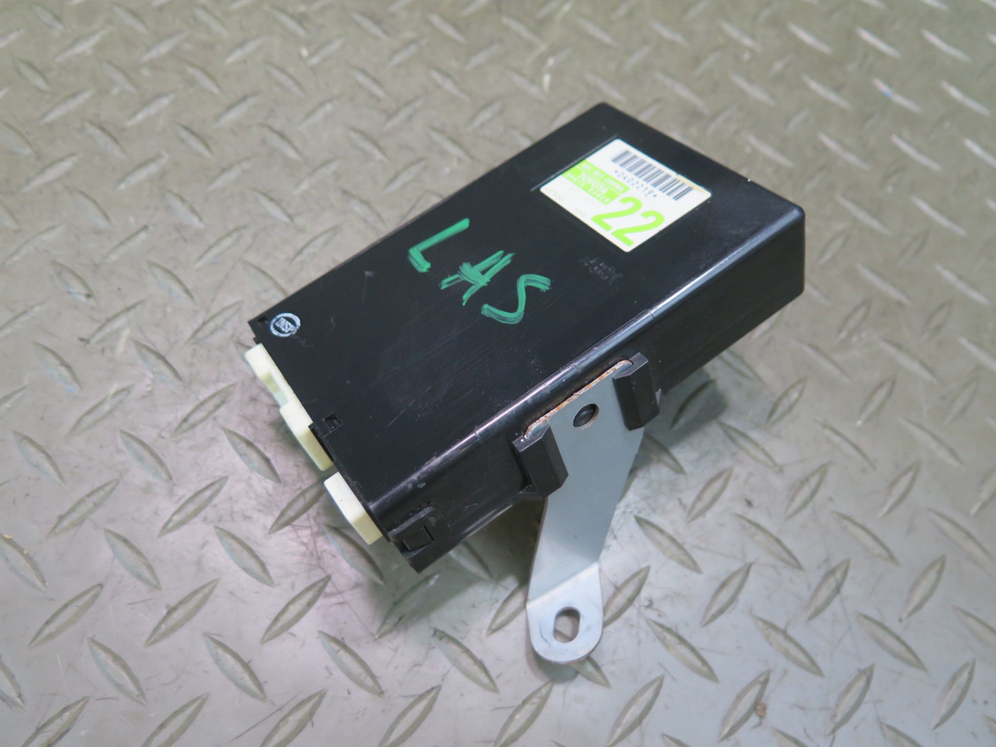07-12 Lexus LS600h LS460 Seat Belt Seatbelt Control Module 89815-50020 OEM