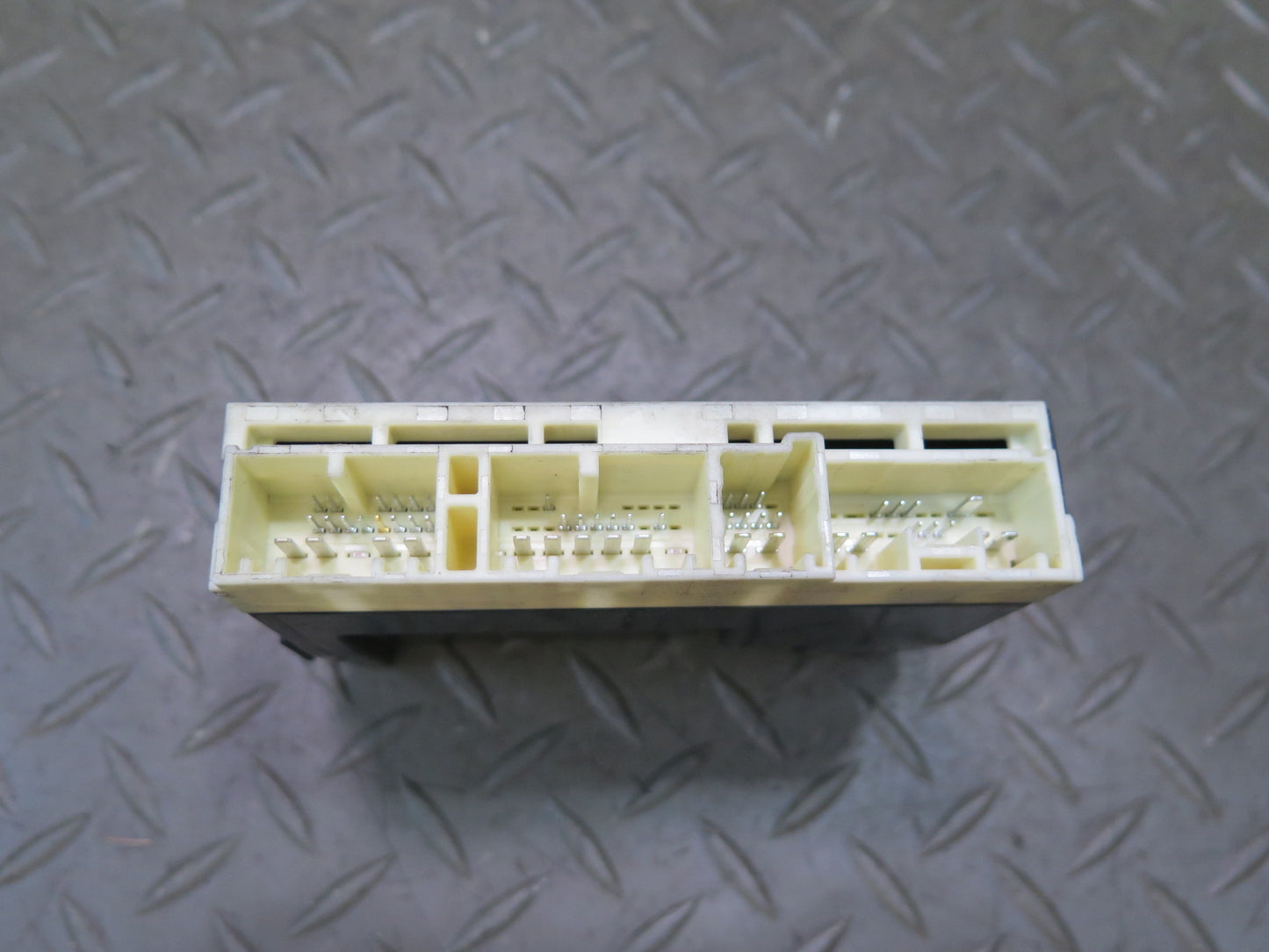 07-09 Lexus UVF46L LS600h LS460 Multiplex Network Control Module 89219-50051 OEM