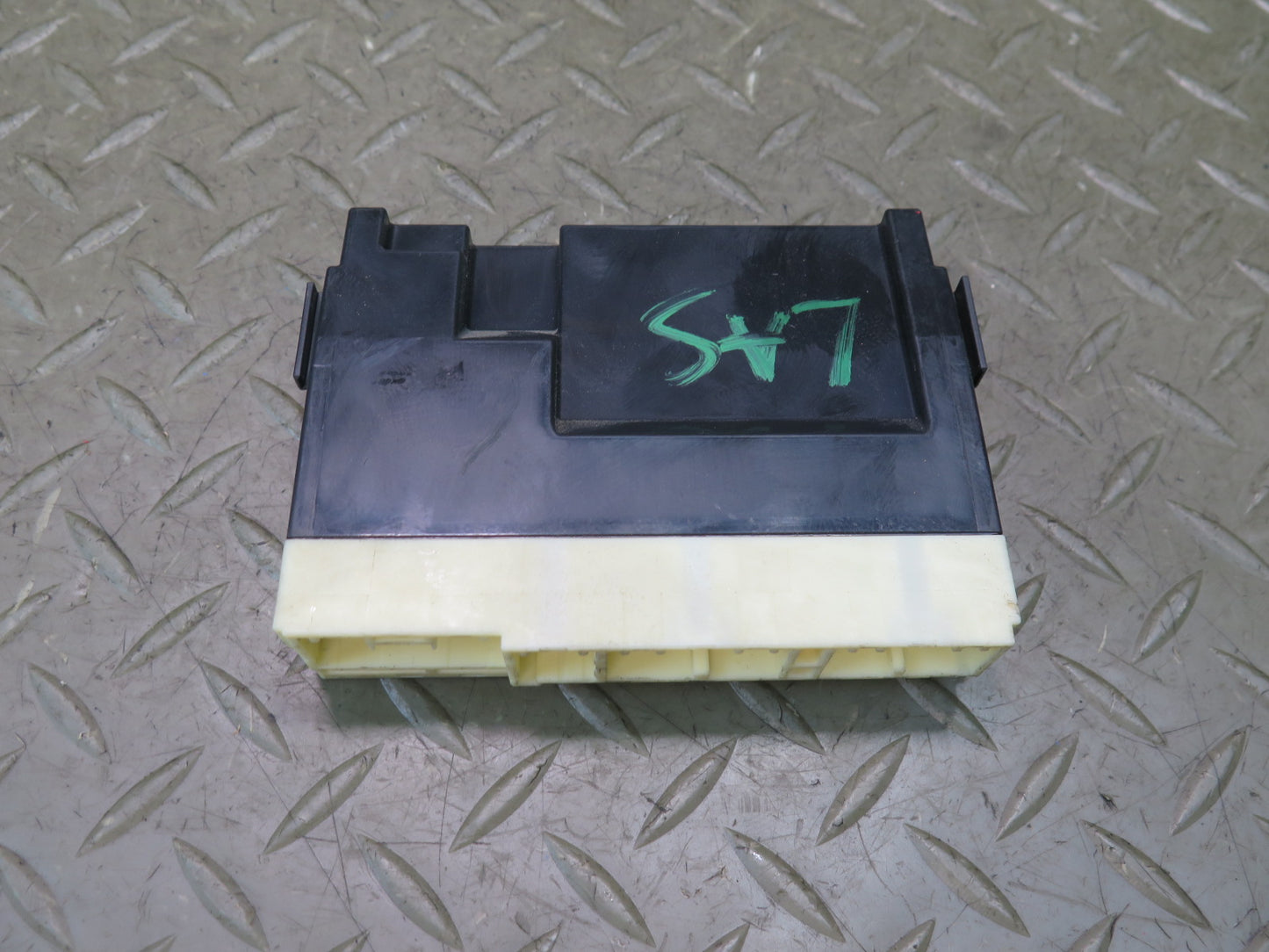 07-09 Lexus UVF46L LS600h LS460 Multiplex Network Control Module 89219-50051 OEM