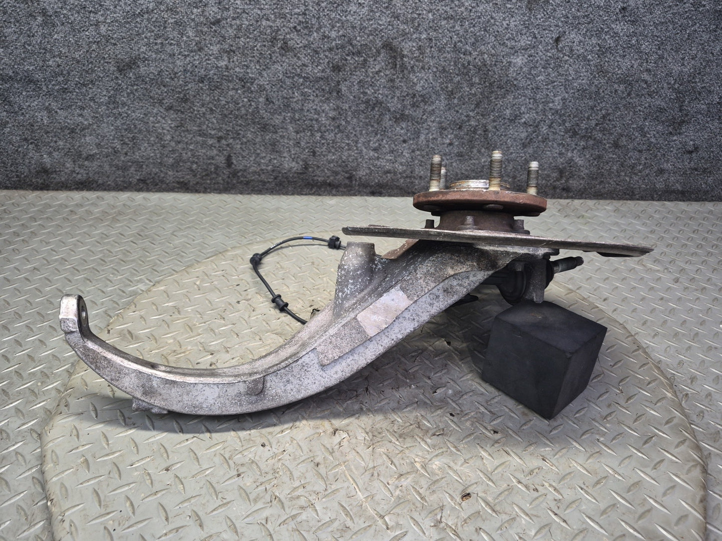 02-05 Ford Thunderbird Front Left Spindle Knuckle Wheel Hub Bearing OEM