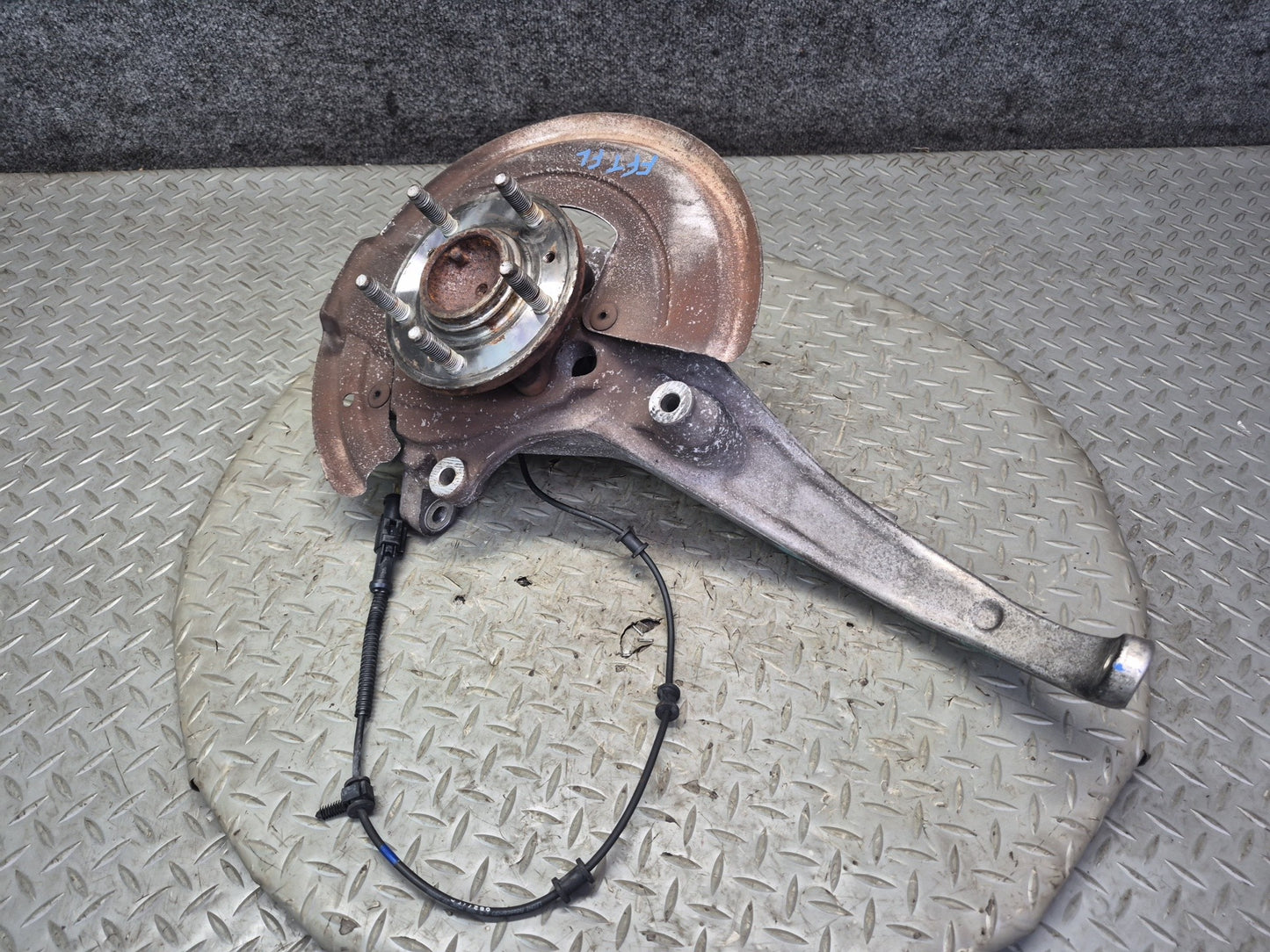 02-05 Ford Thunderbird Front Left Spindle Knuckle Wheel Hub Bearing OEM