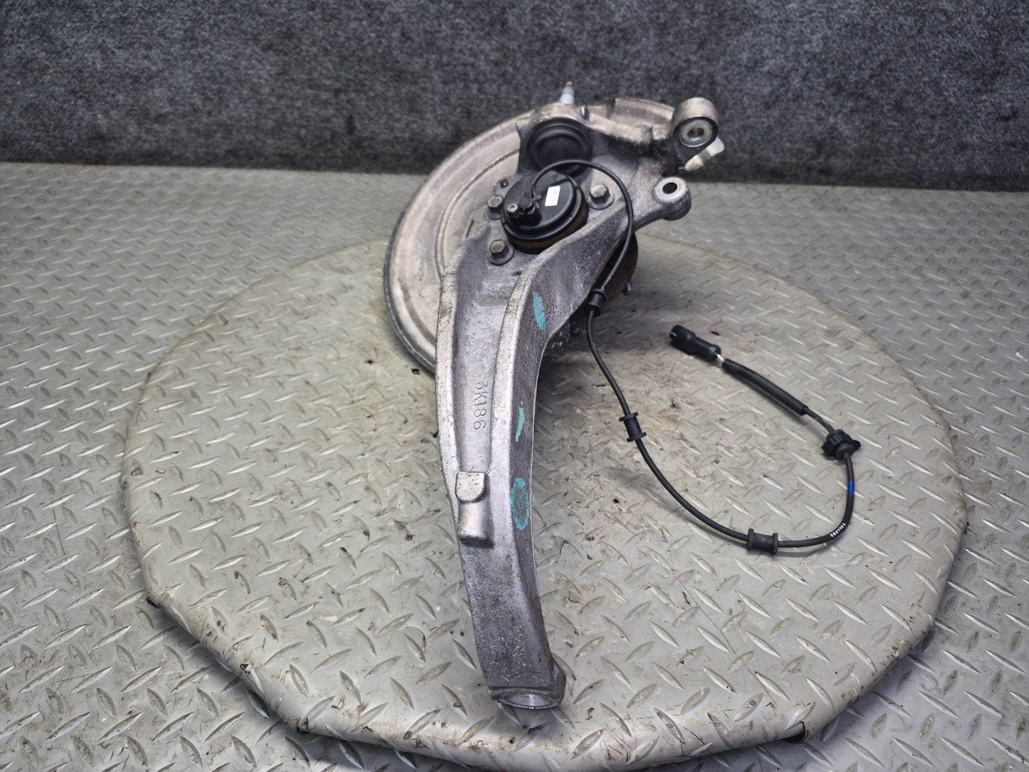 02-05 Ford Thunderbird Front Left Spindle Knuckle Wheel Hub Bearing OEM