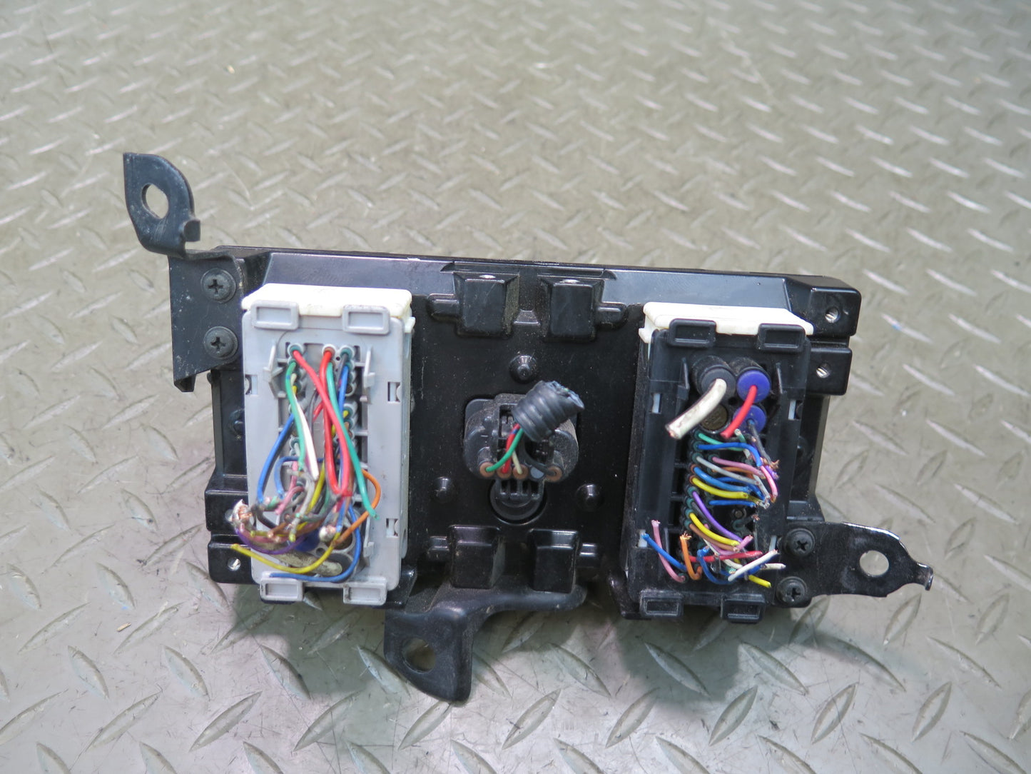 08-09 Lexus UVF46L LS600h Skid Traction Control Module 89540-50270 OEM