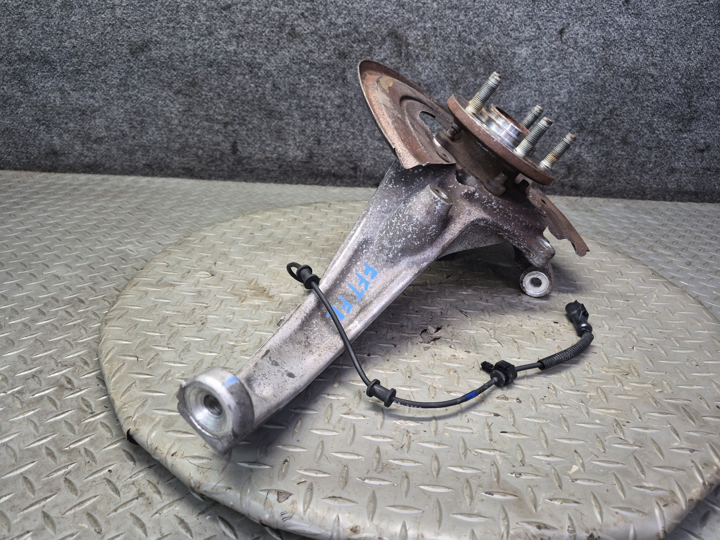 02-05 Ford Thunderbird Front Right Spindle Knuckle Wheel Hub Bearing OEM