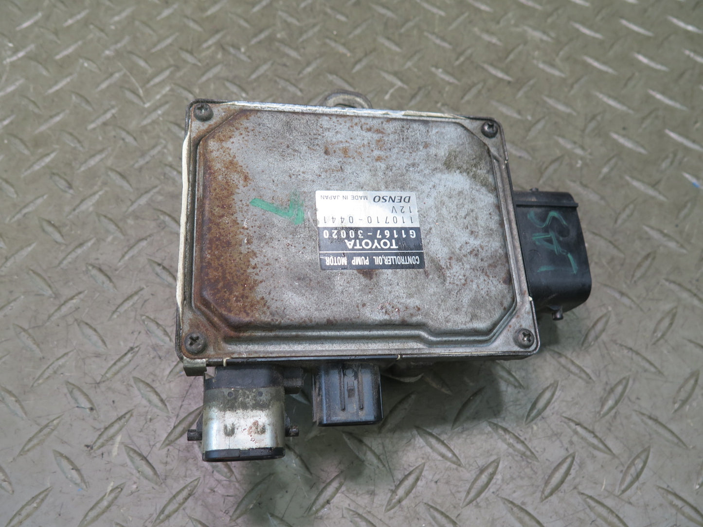 08-12 Lexus UVF46 LS600h Engine Oil Pump Control Module G1167-30020 OEM