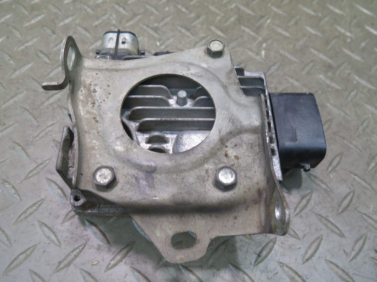 08-12 Lexus UVF46 LS600h Engine Oil Pump Control Module G1167-30020 OEM