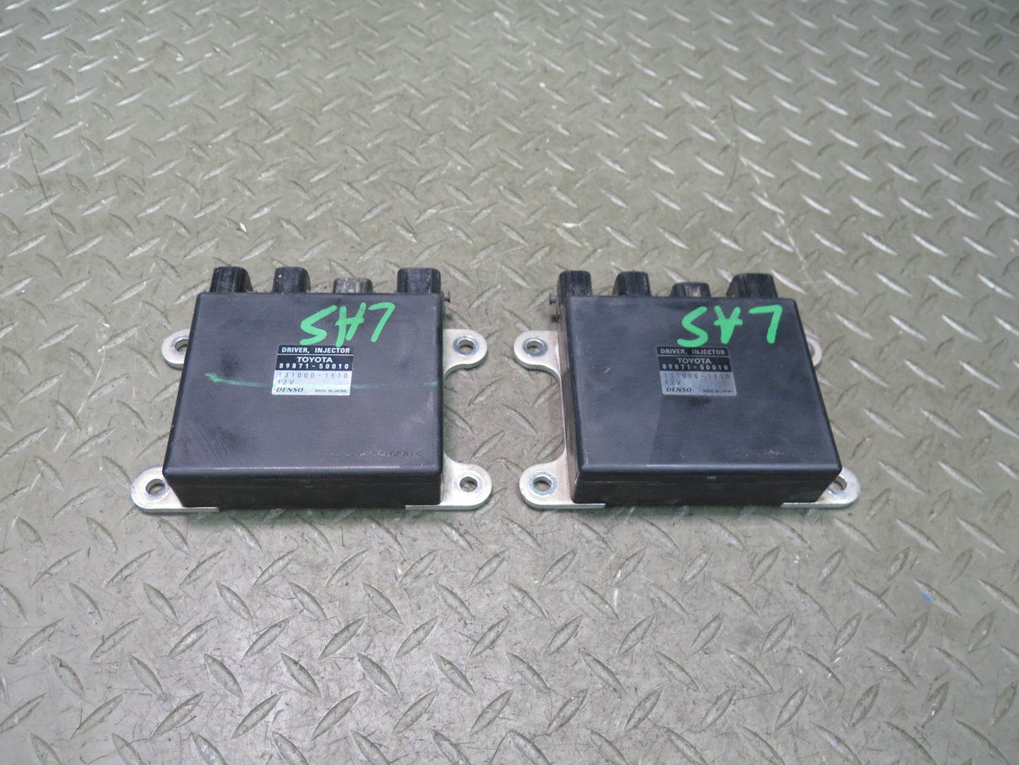 07-17 Lexus UVF46L LS600h LS460 Set of 2 Driver Injector Fuel Control Module OEM