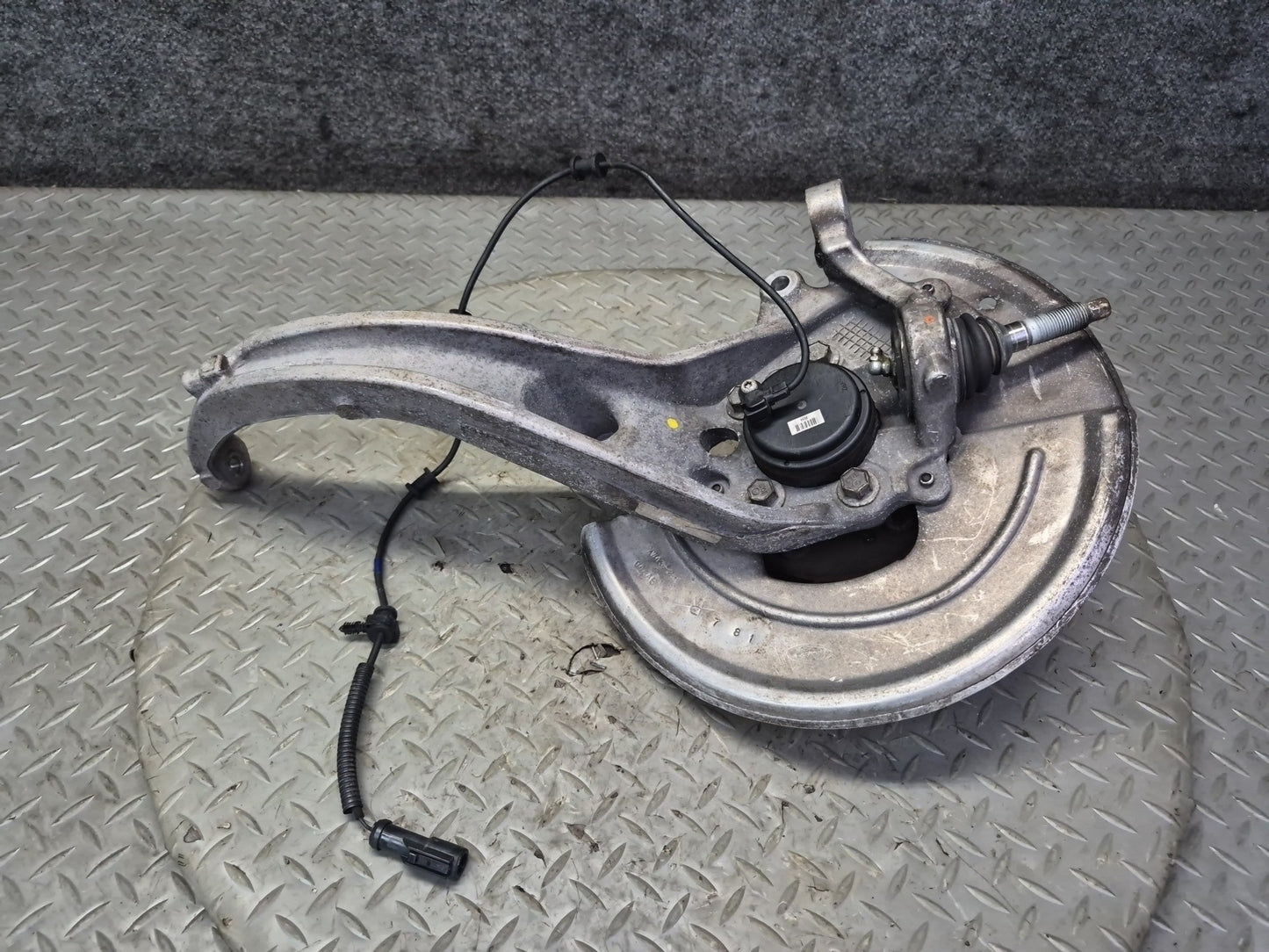 02-05 Ford Thunderbird Front Right Spindle Knuckle Wheel Hub Bearing OEM