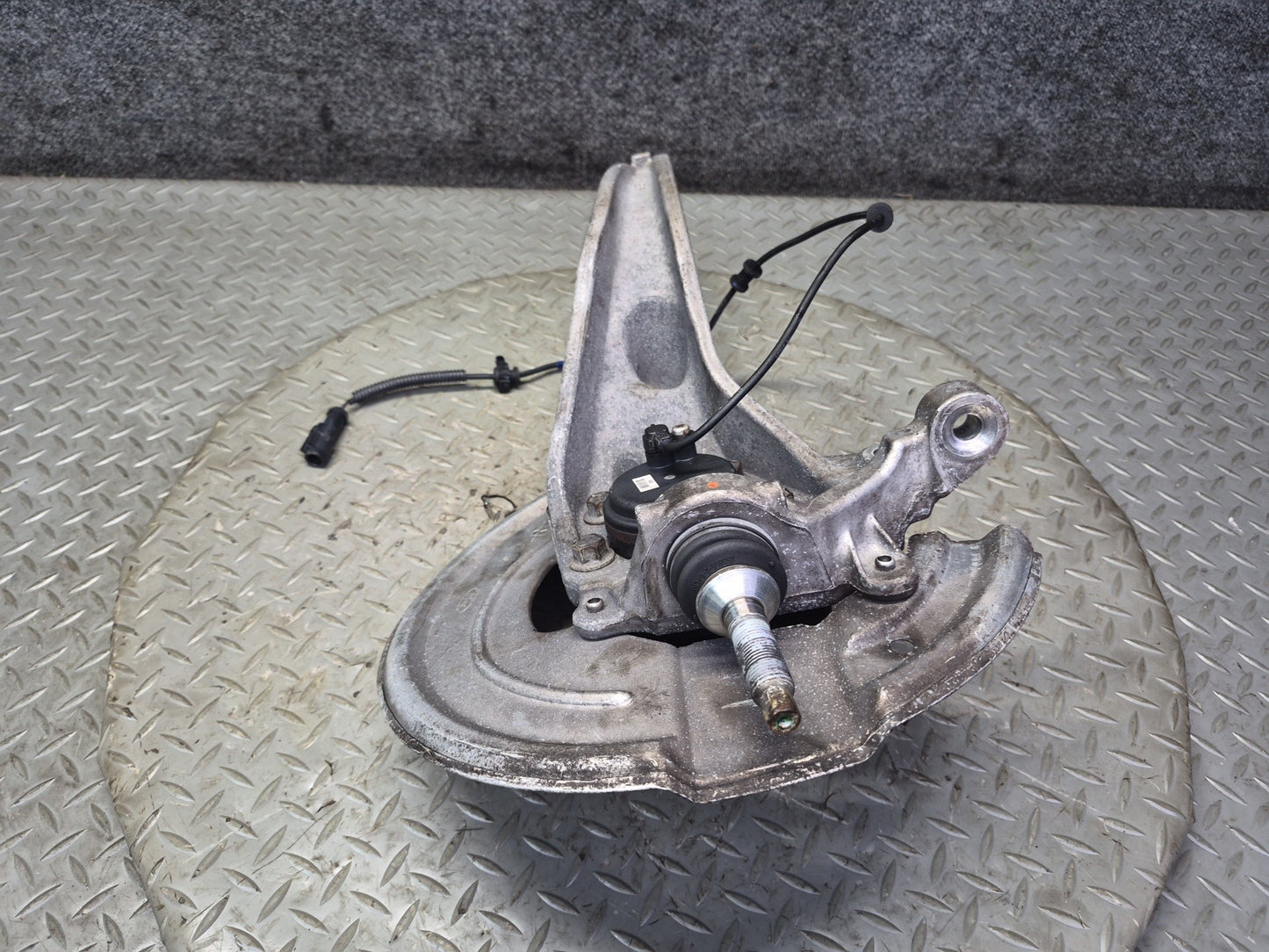 02-05 Ford Thunderbird Front Right Spindle Knuckle Wheel Hub Bearing OEM