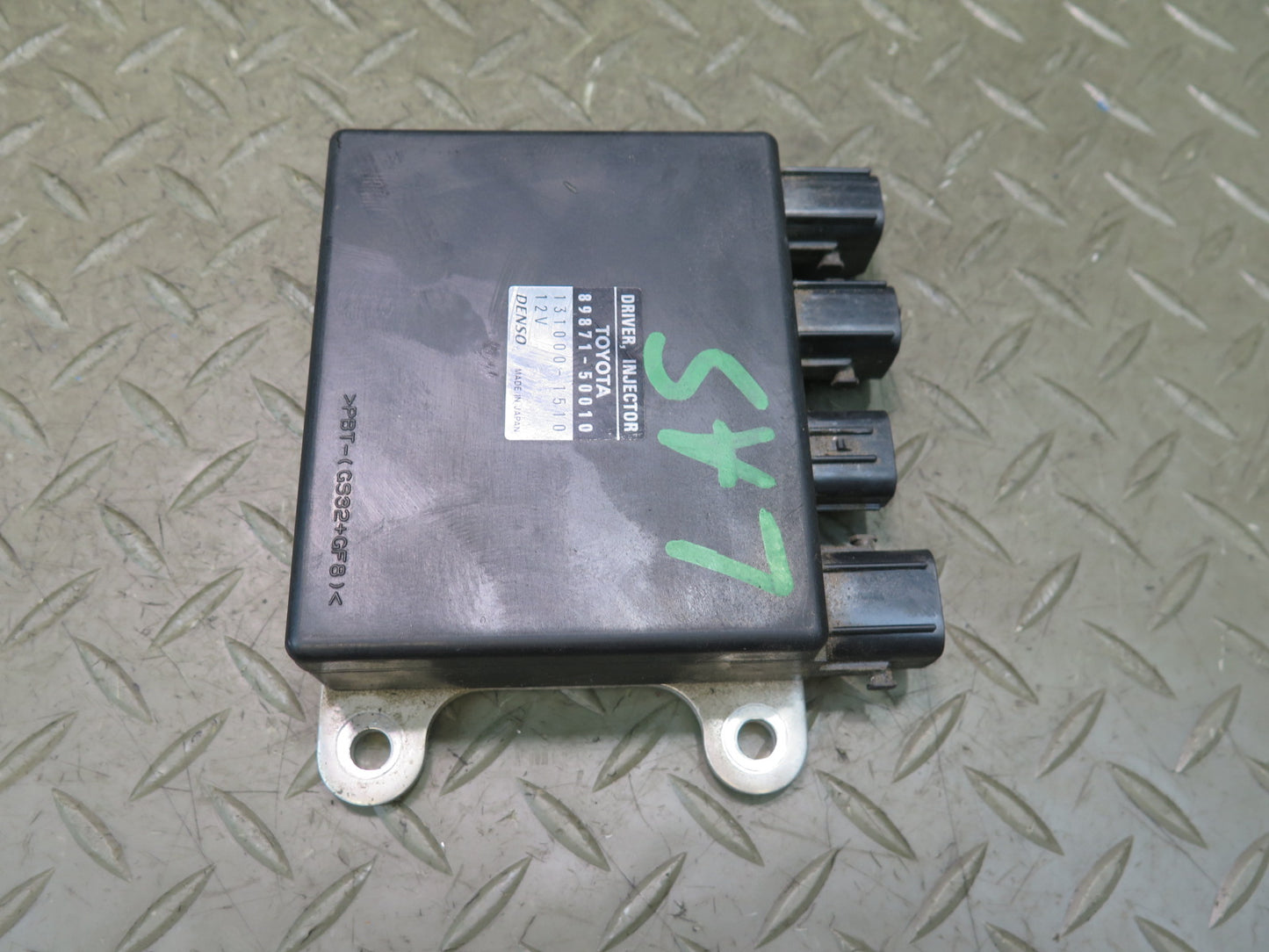 07-17 Lexus UVF46L LS600h LS460 Set of 2 Driver Injector Fuel Control Module OEM