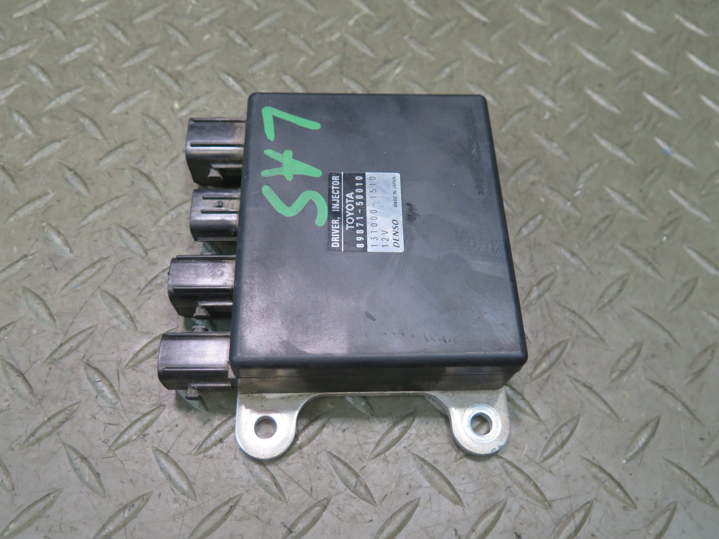 07-17 Lexus UVF46L LS600h LS460 Set of 2 Driver Injector Fuel Control Module OEM