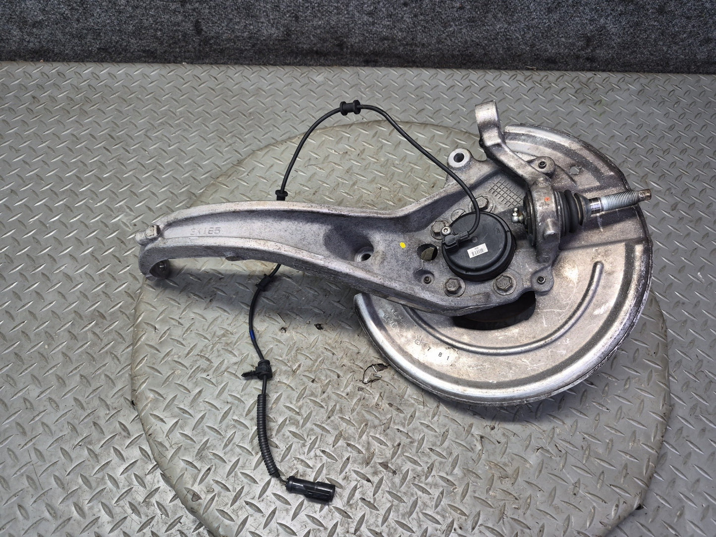 02-05 Ford Thunderbird Front Right Spindle Knuckle Wheel Hub Bearing OEM