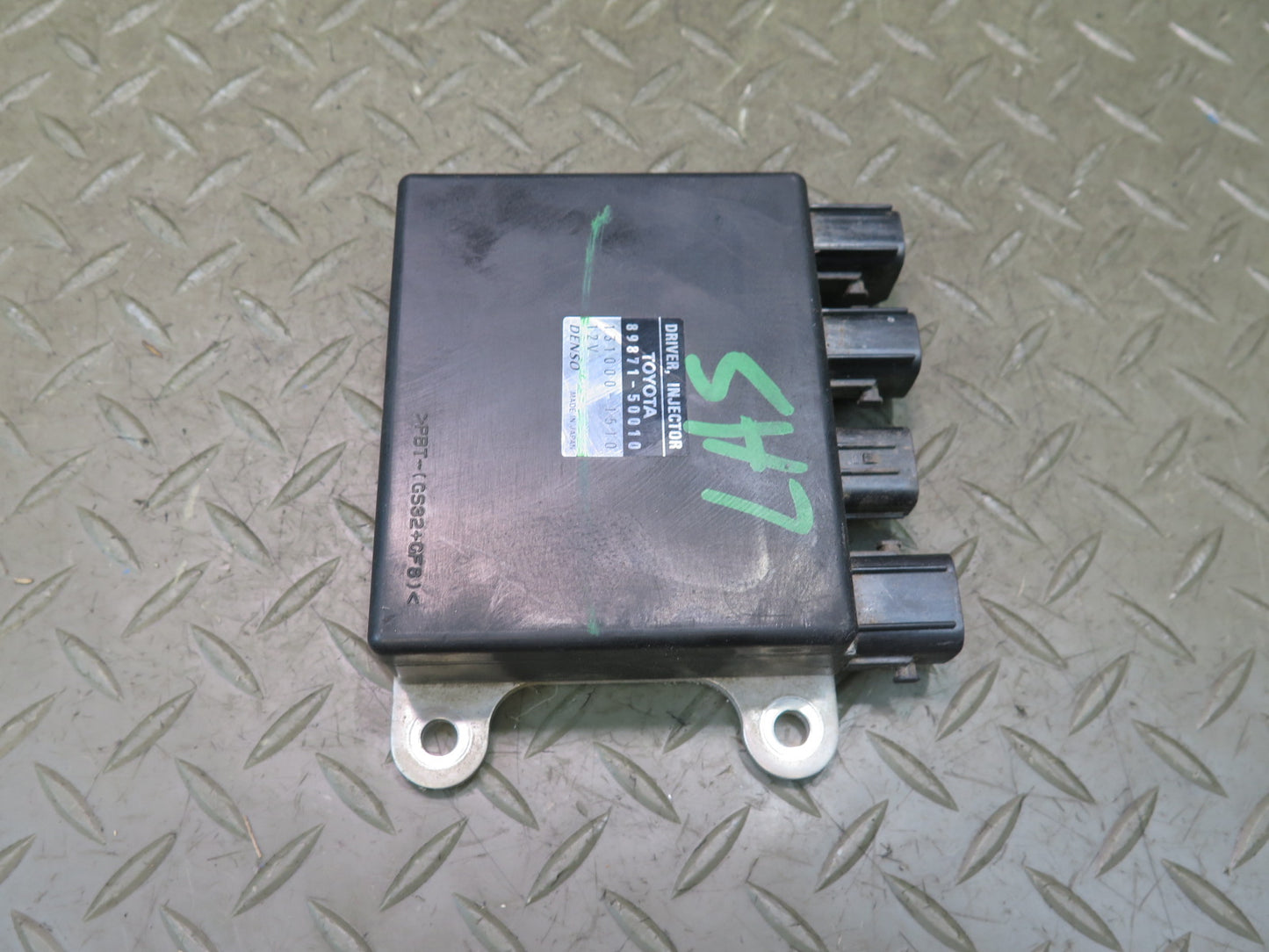 07-17 Lexus UVF46L LS600h LS460 Set of 2 Driver Injector Fuel Control Module OEM