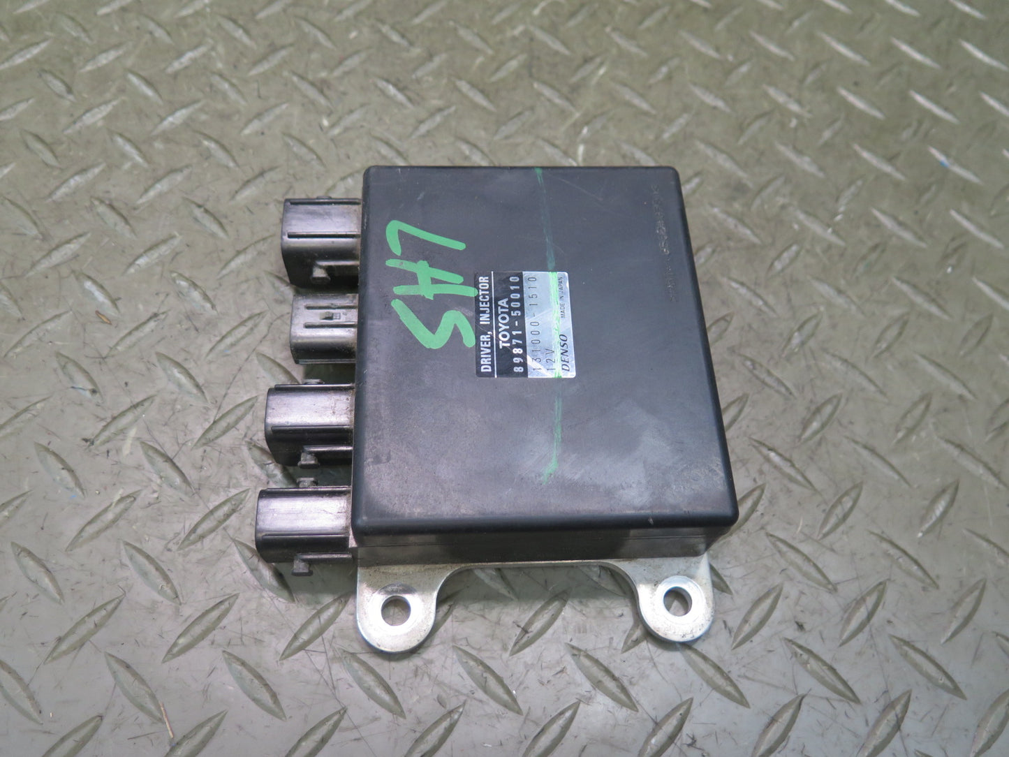 07-17 Lexus UVF46L LS600h LS460 Set of 2 Driver Injector Fuel Control Module OEM
