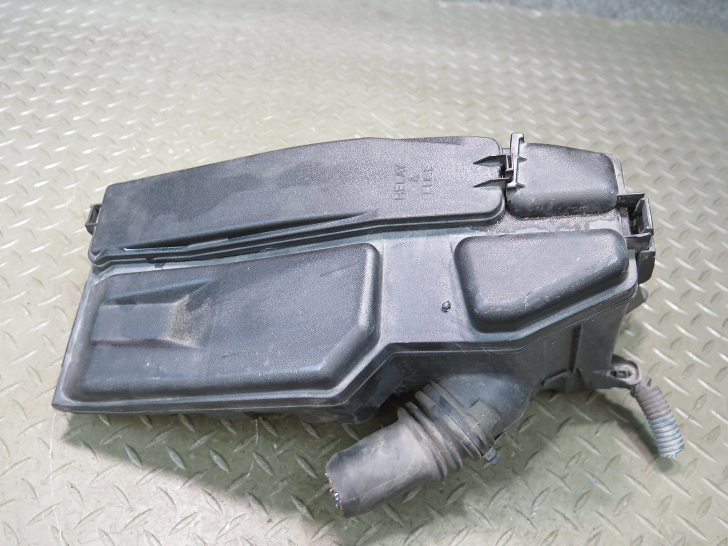08-16 Lexus UVF46L LS600h Engine Bay Junction Fuse Relay Box Module OEM