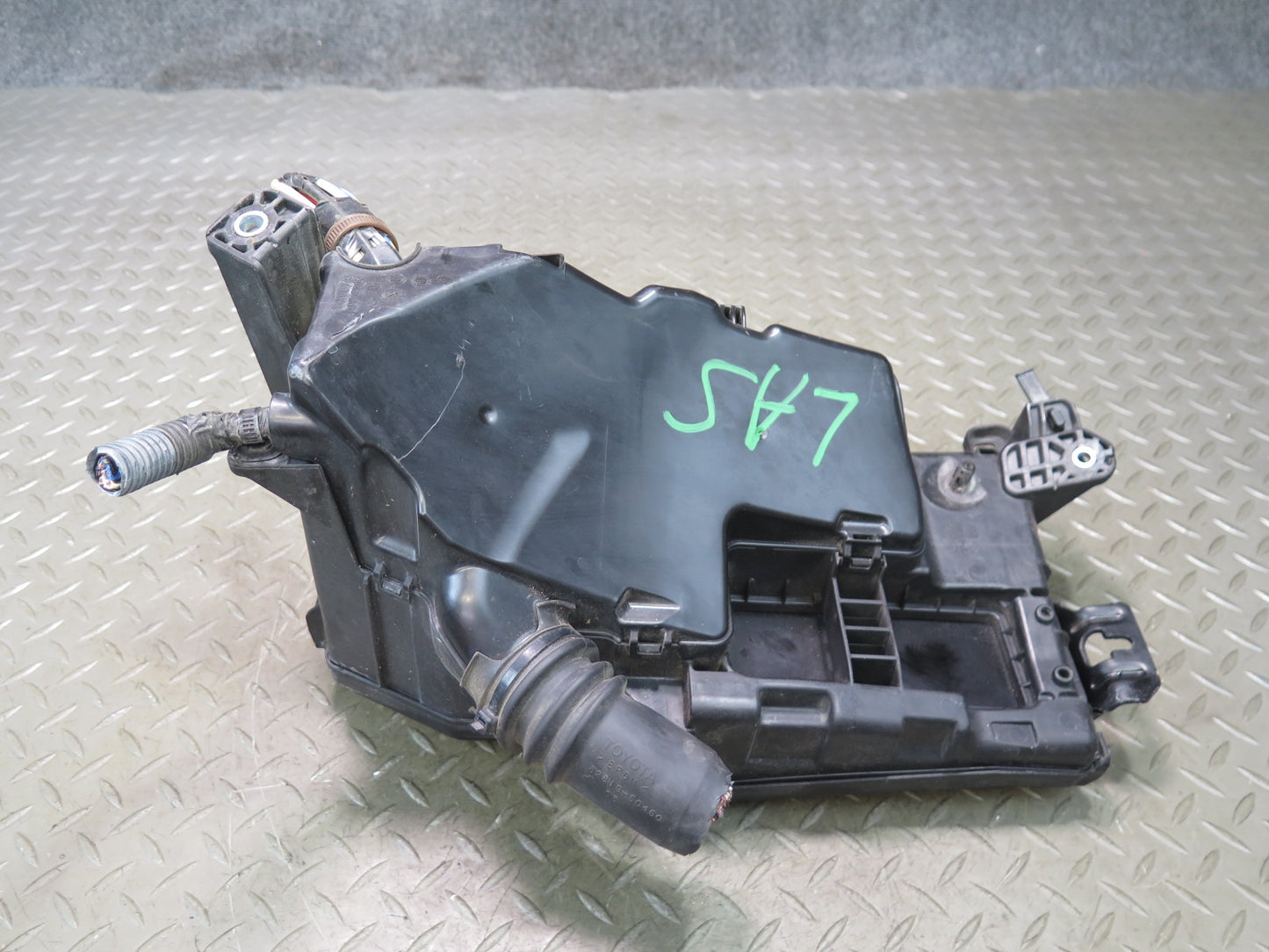 08-16 Lexus UVF46L LS600h Engine Bay Junction Fuse Relay Box Module OEM