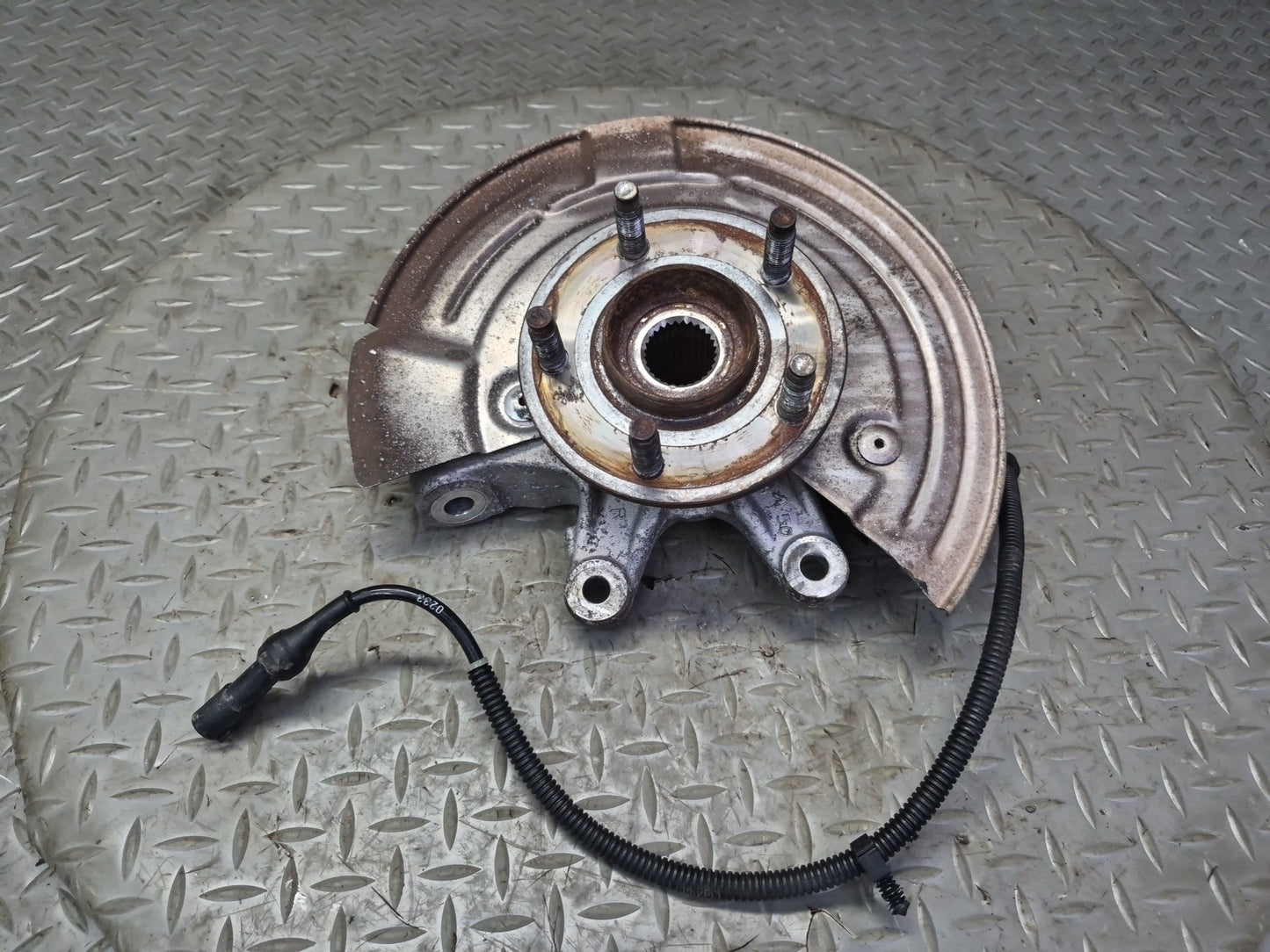 02-05 Ford Thunderbird Rear Right Spindle Knuckle Wheel Hub Bearing OEM