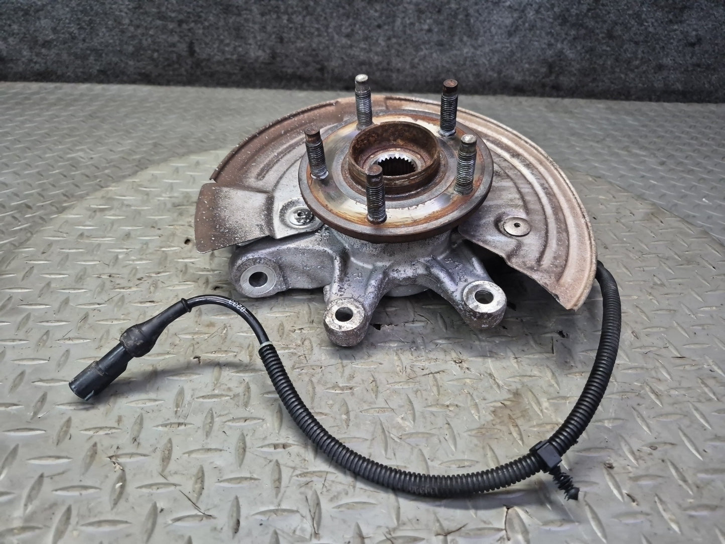 02-05 Ford Thunderbird Rear Right Spindle Knuckle Wheel Hub Bearing OEM