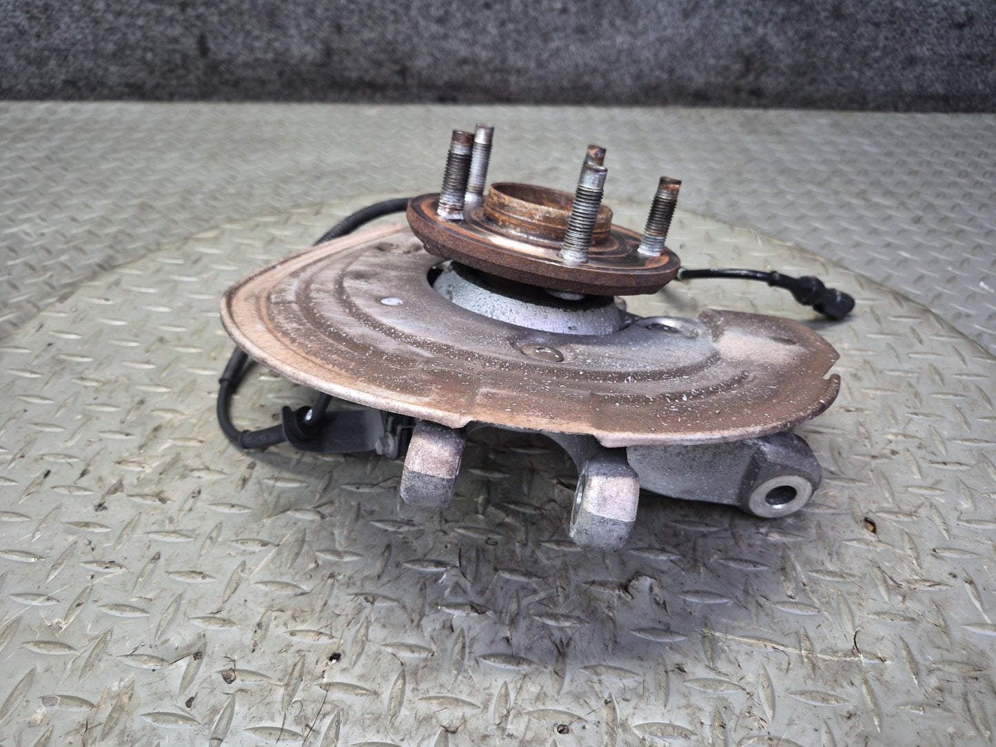 02-05 Ford Thunderbird Rear Right Spindle Knuckle Wheel Hub Bearing OEM