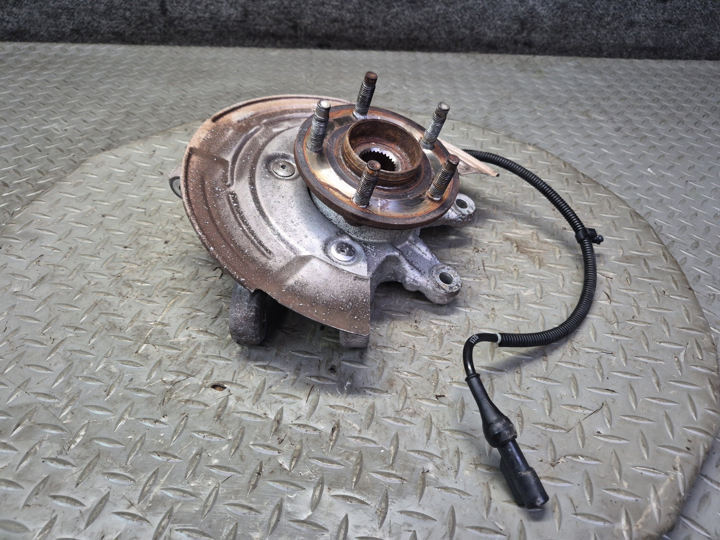 02-05 Ford Thunderbird Rear Right Spindle Knuckle Wheel Hub Bearing OEM