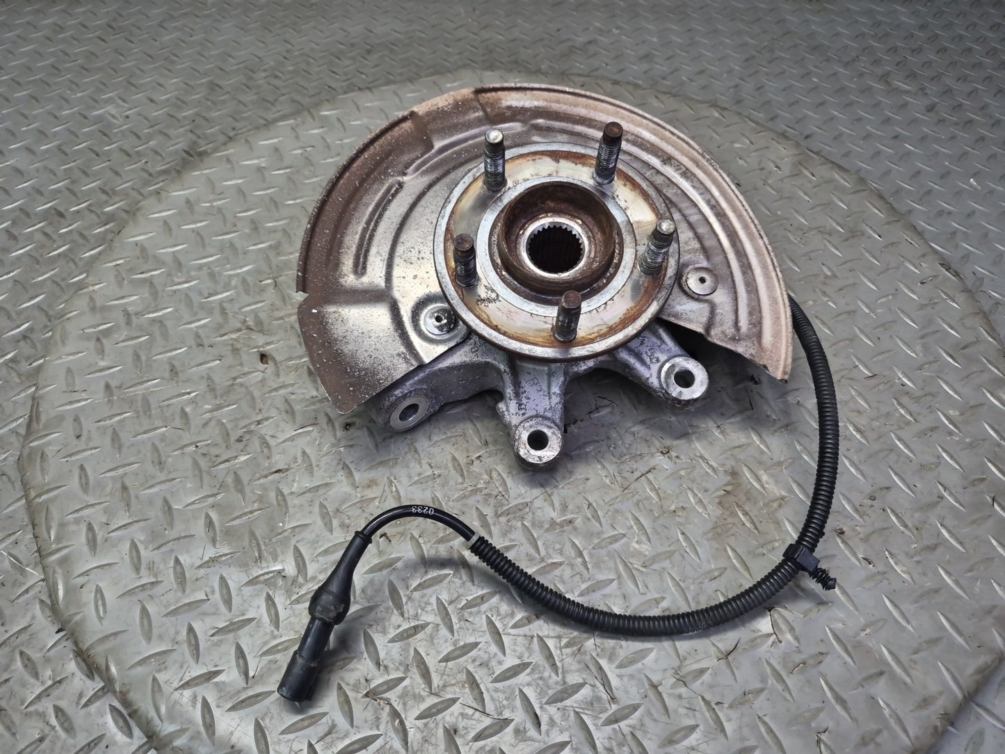 02-05 Ford Thunderbird Rear Right Spindle Knuckle Wheel Hub Bearing OEM