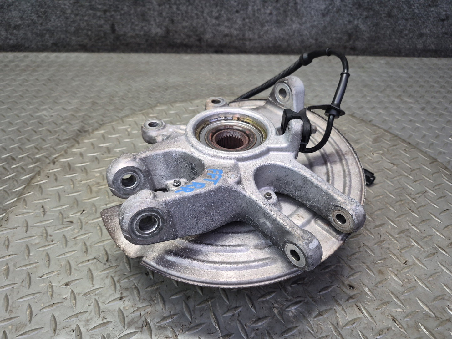 02-05 Ford Thunderbird Rear Right Spindle Knuckle Wheel Hub Bearing OEM