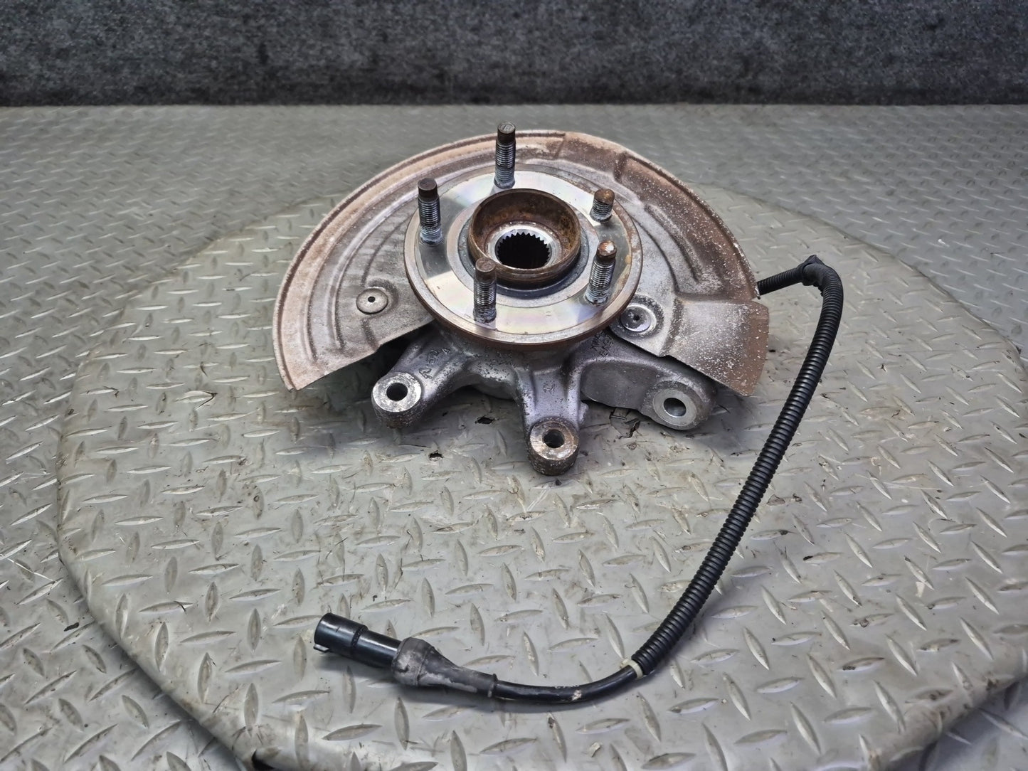 02-05 Ford Thunderbird Rear Left Spindle Knuckle Wheel Hub Bearing OEM