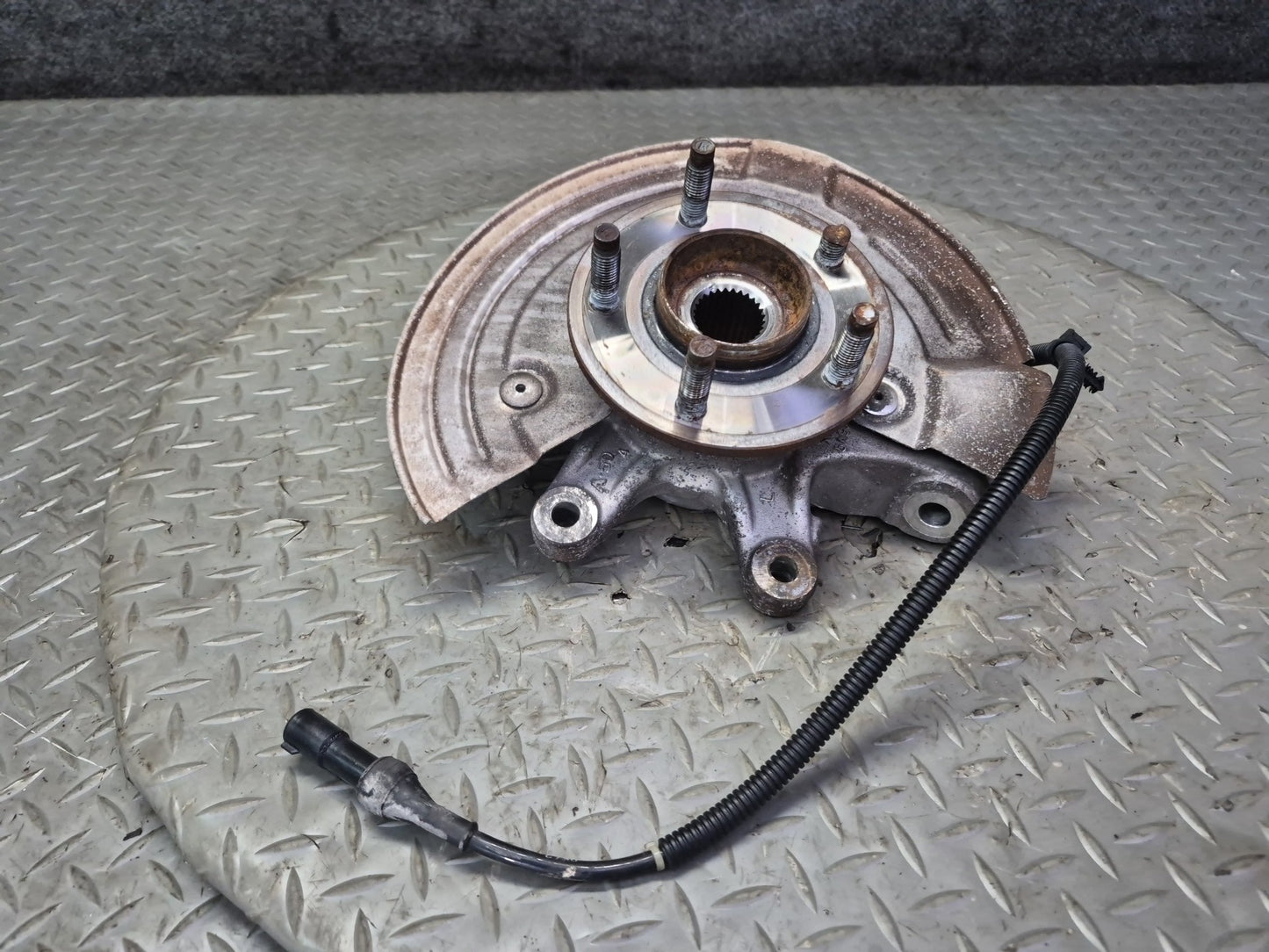 02-05 Ford Thunderbird Rear Left Spindle Knuckle Wheel Hub Bearing OEM