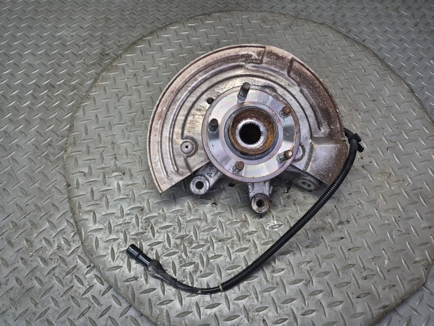 02-05 Ford Thunderbird Rear Left Spindle Knuckle Wheel Hub Bearing OEM