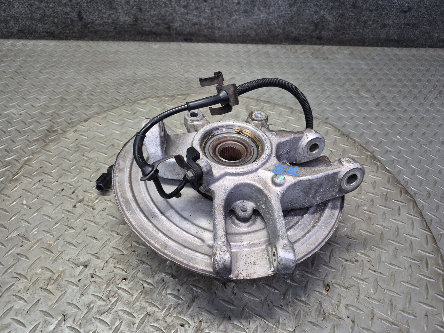 02-05 Ford Thunderbird Rear Left Spindle Knuckle Wheel Hub Bearing OEM