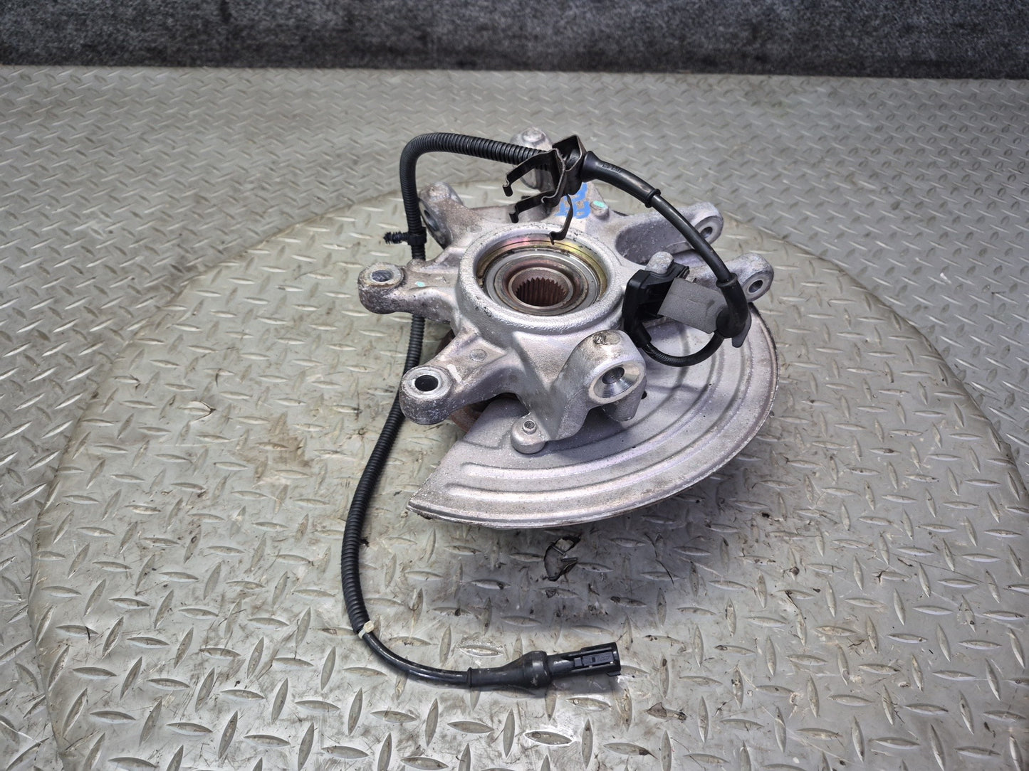 02-05 Ford Thunderbird Rear Left Spindle Knuckle Wheel Hub Bearing OEM