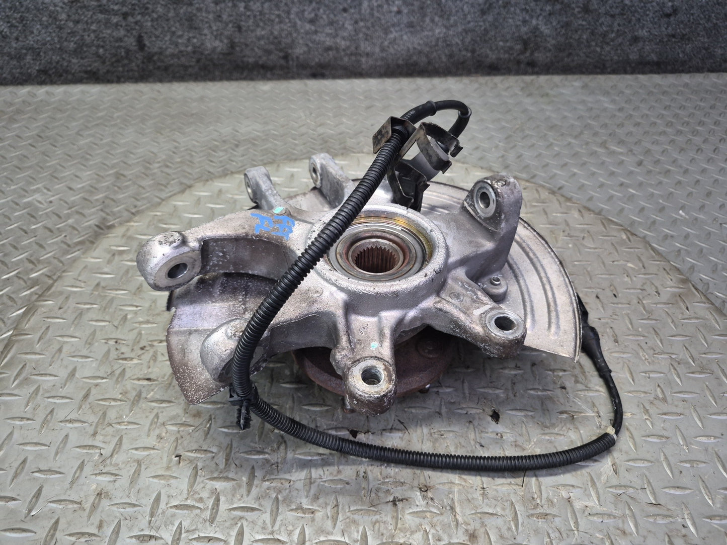 02-05 Ford Thunderbird Rear Left Spindle Knuckle Wheel Hub Bearing OEM