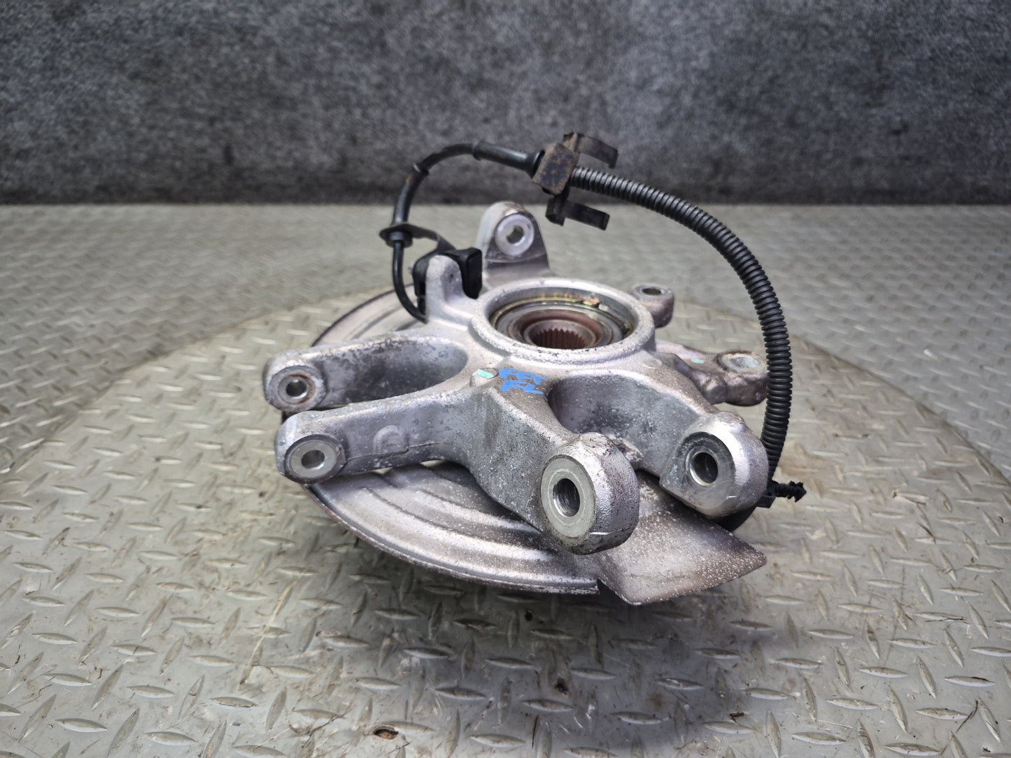 02-05 Ford Thunderbird Rear Left Spindle Knuckle Wheel Hub Bearing OEM