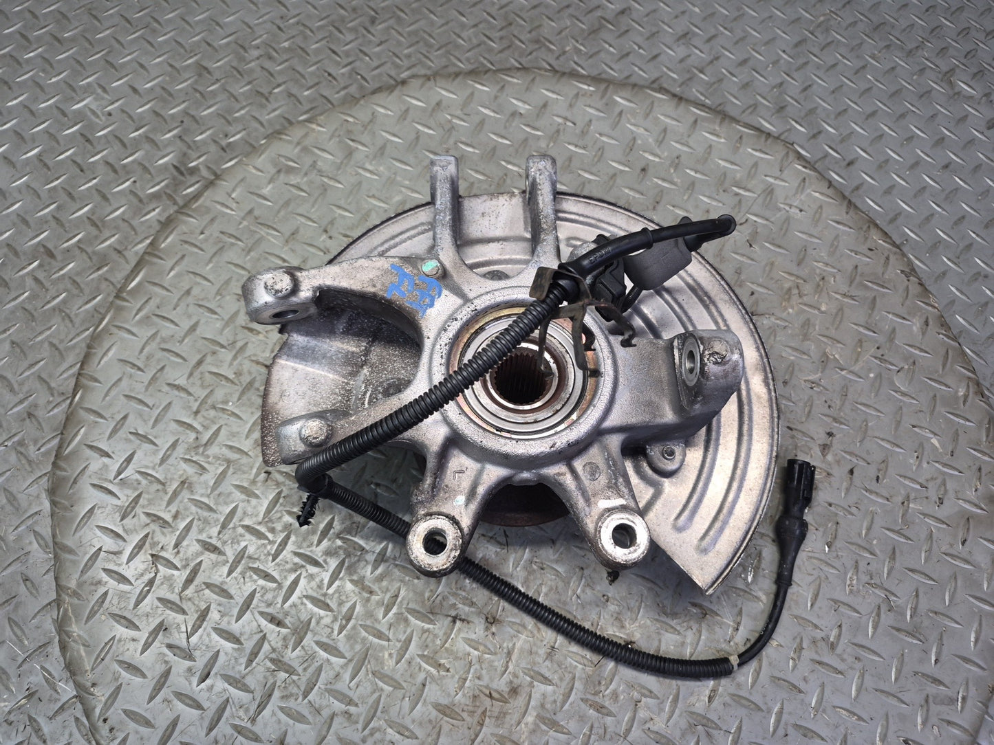 02-05 Ford Thunderbird Rear Left Spindle Knuckle Wheel Hub Bearing OEM