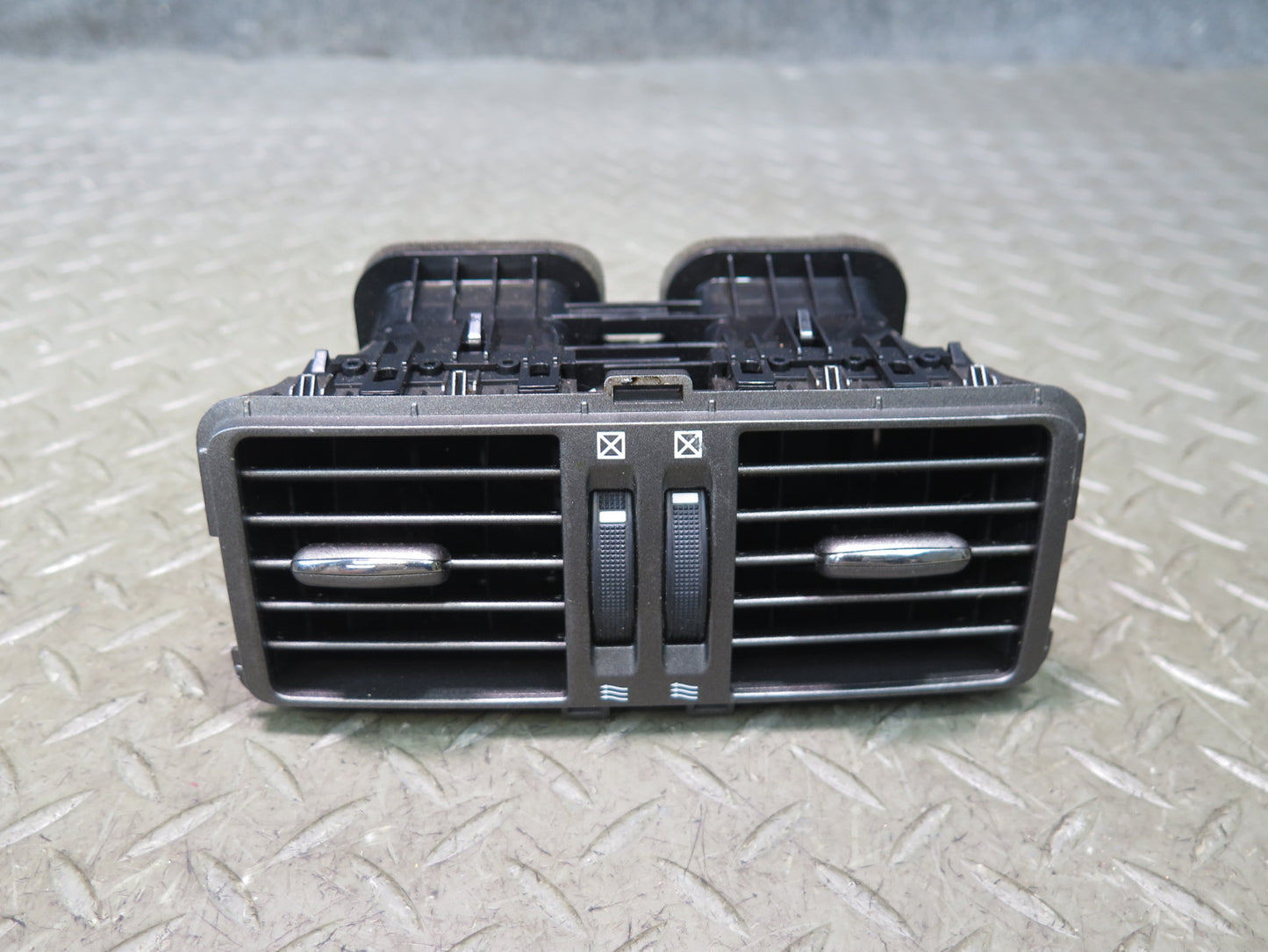 07-17 Lexus UVF46L LS600h LS460 Rear Center Console A/C Air Vent 58860-50040 OEM