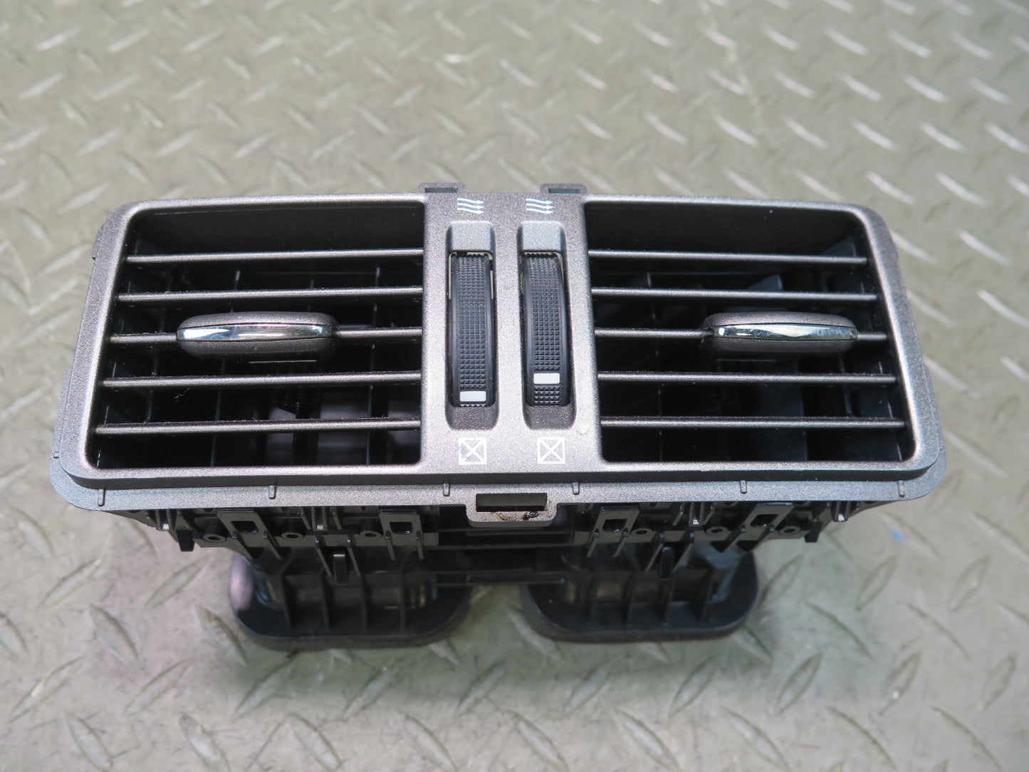 07-17 Lexus UVF46L LS600h LS460 Rear Center Console A/C Air Vent 58860-50040 OEM