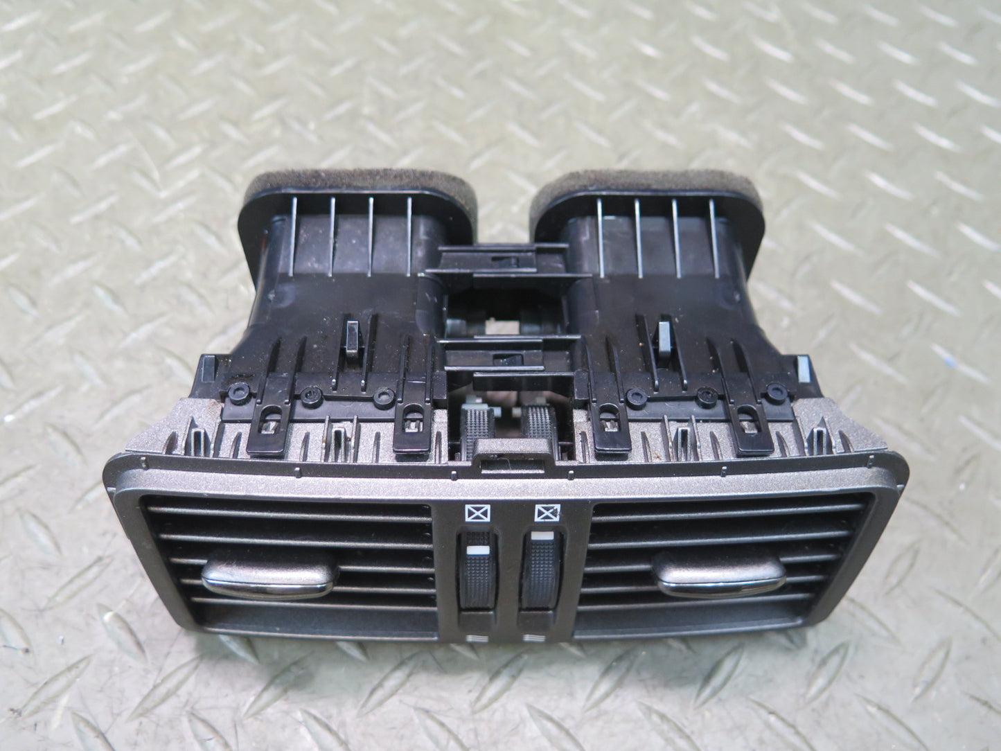 07-17 Lexus UVF46L LS600h LS460 Rear Center Console A/C Air Vent 58860-50040 OEM