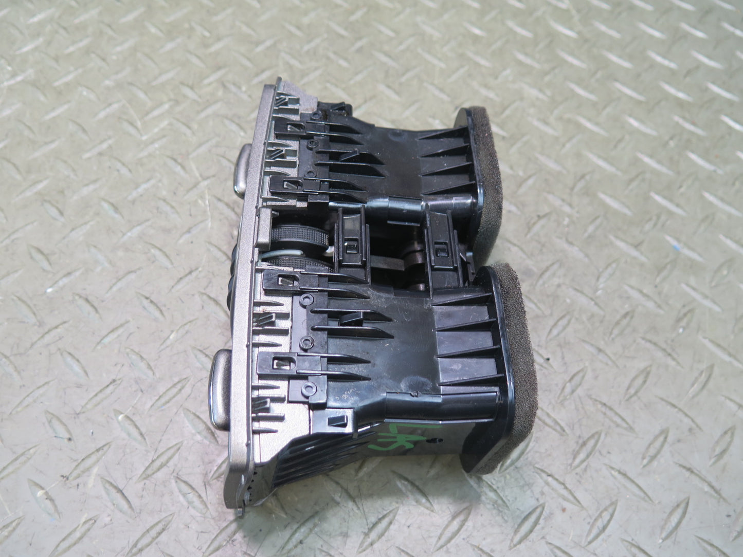 07-17 Lexus UVF46L LS600h LS460 Rear Center Console A/C Air Vent 58860-50040 OEM