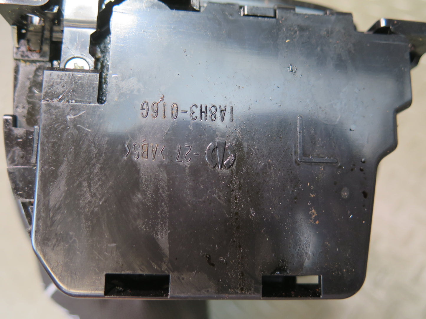 07-12 Lexus UVF46L LS600h LS460 Center Console CUP Holder 1A8H3-016G OEM