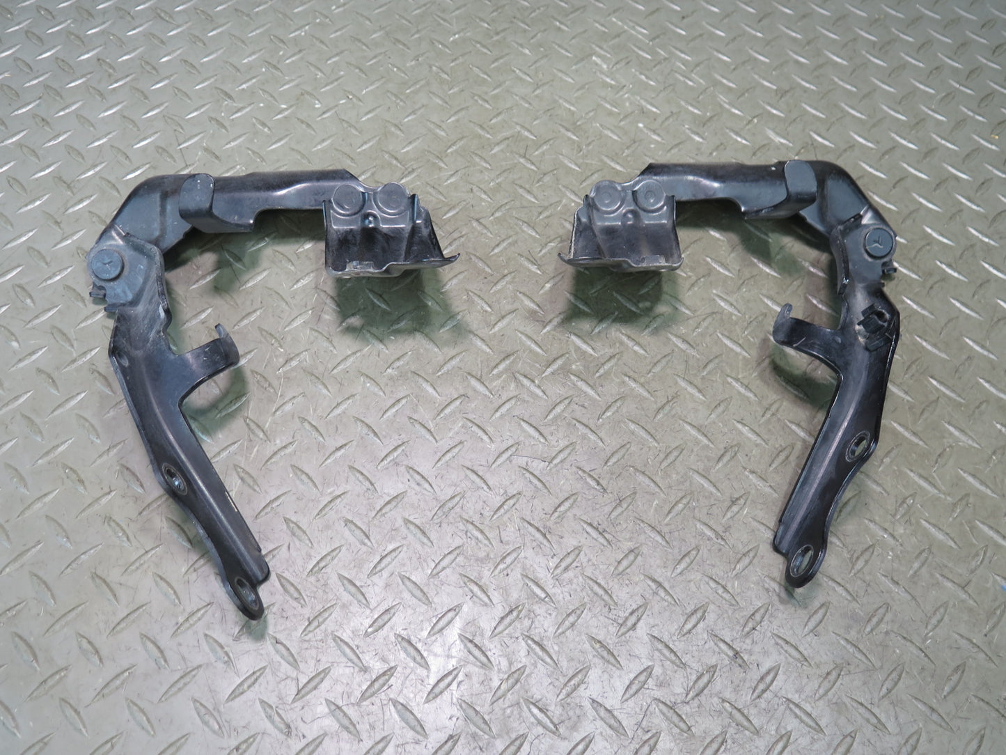 07-17 Lexus UVF46L LS600h LS460 Set of 2 Front Left & Right Hood Hinge OEM