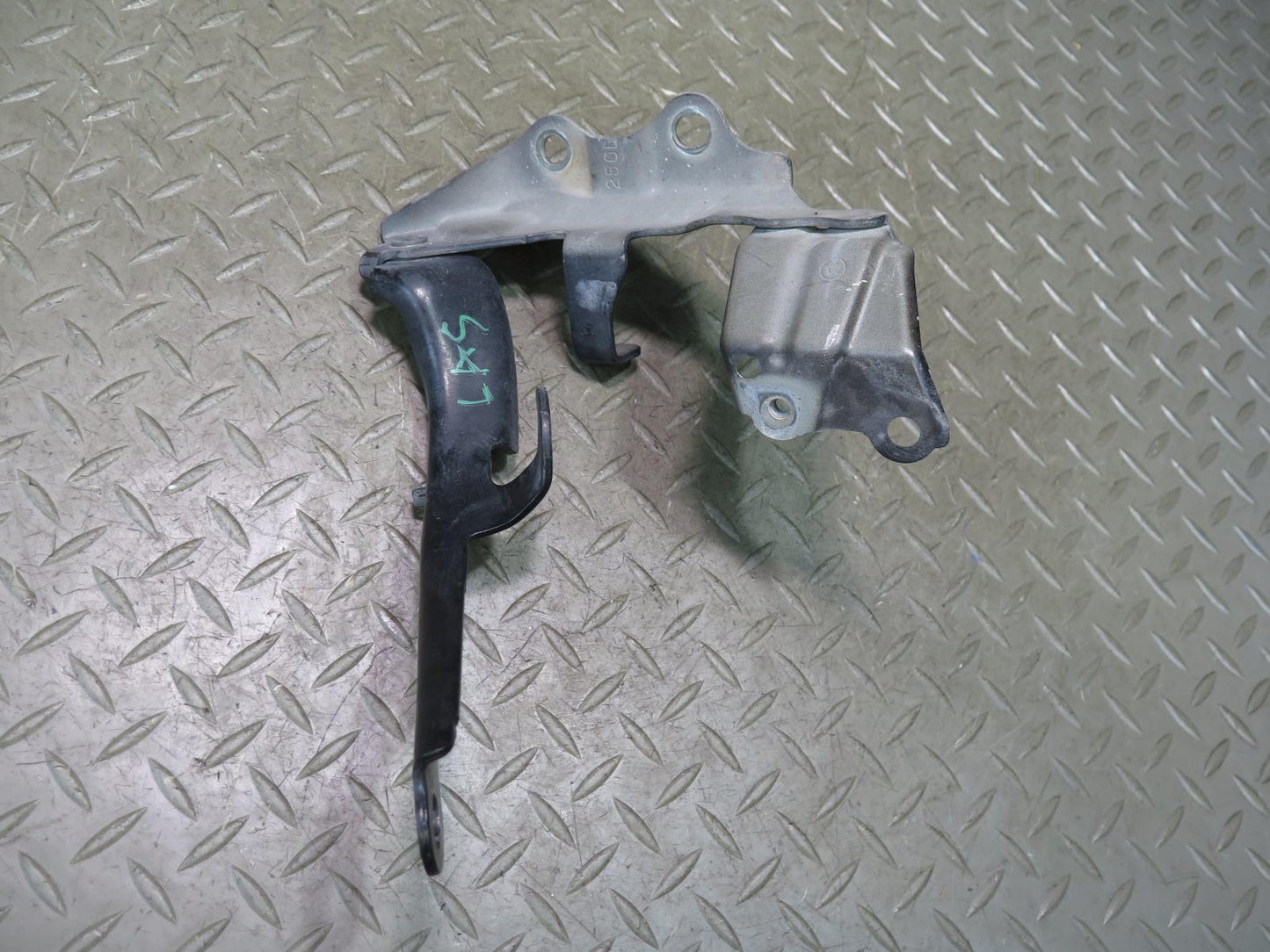 07-17 Lexus UVF46L LS600h LS460 Set of 2 Front Left & Right Hood Hinge OEM