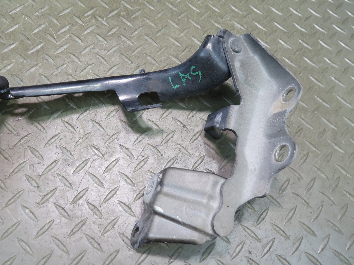 07-17 Lexus UVF46L LS600h LS460 Set of 2 Front Left & Right Hood Hinge OEM