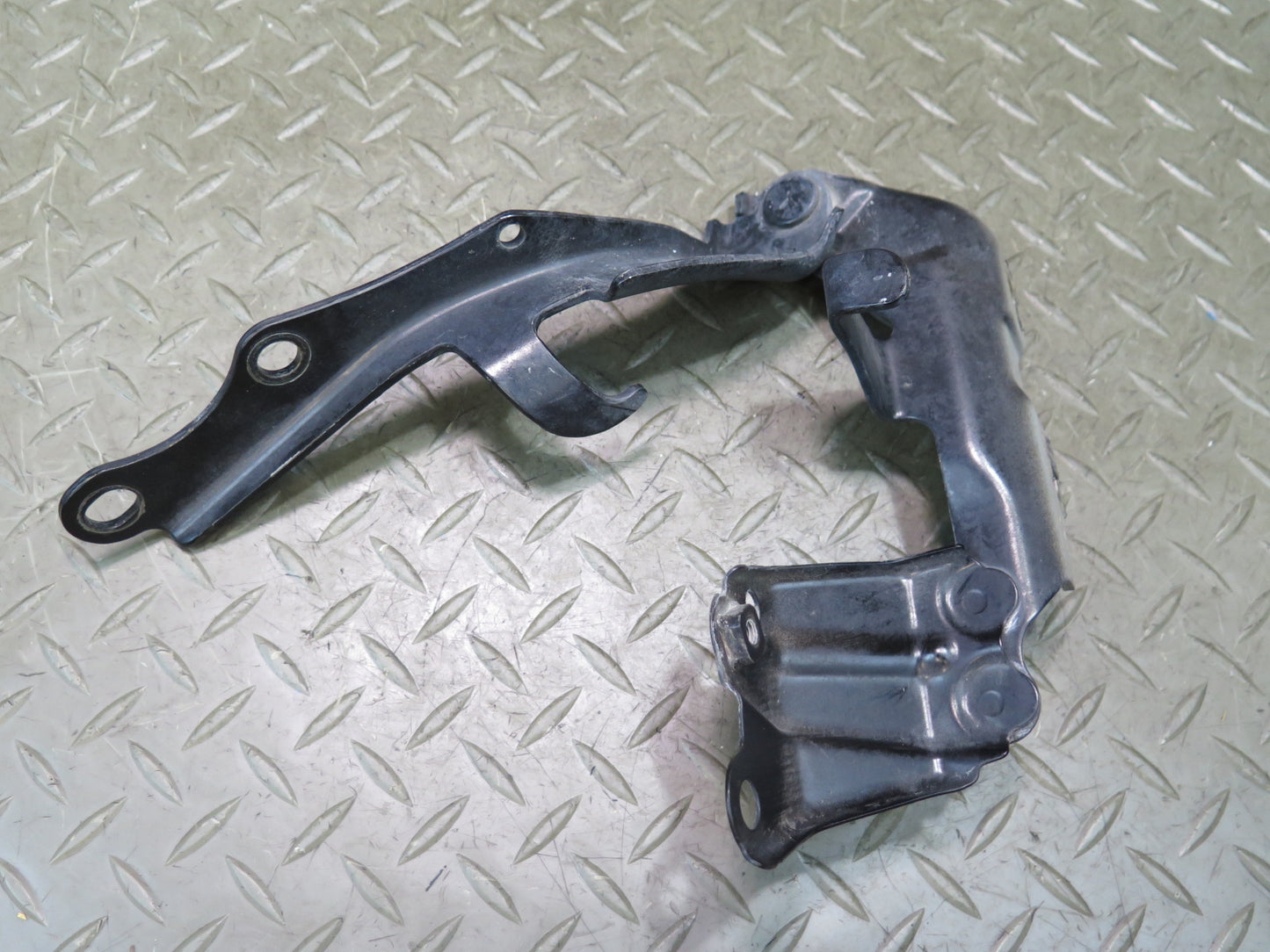 07-17 Lexus UVF46L LS600h LS460 Set of 2 Front Left & Right Hood Hinge OEM
