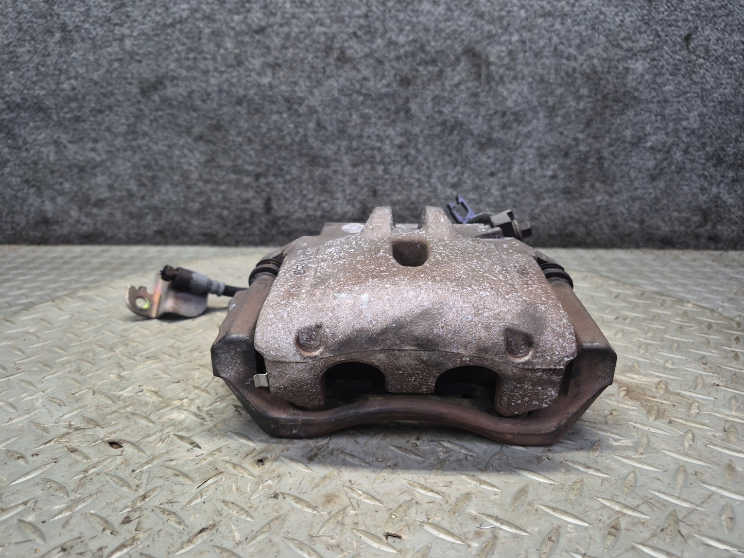 02-05 Ford Thunderbird Set of 2 Front Left & Right Brake Caliper OEM
